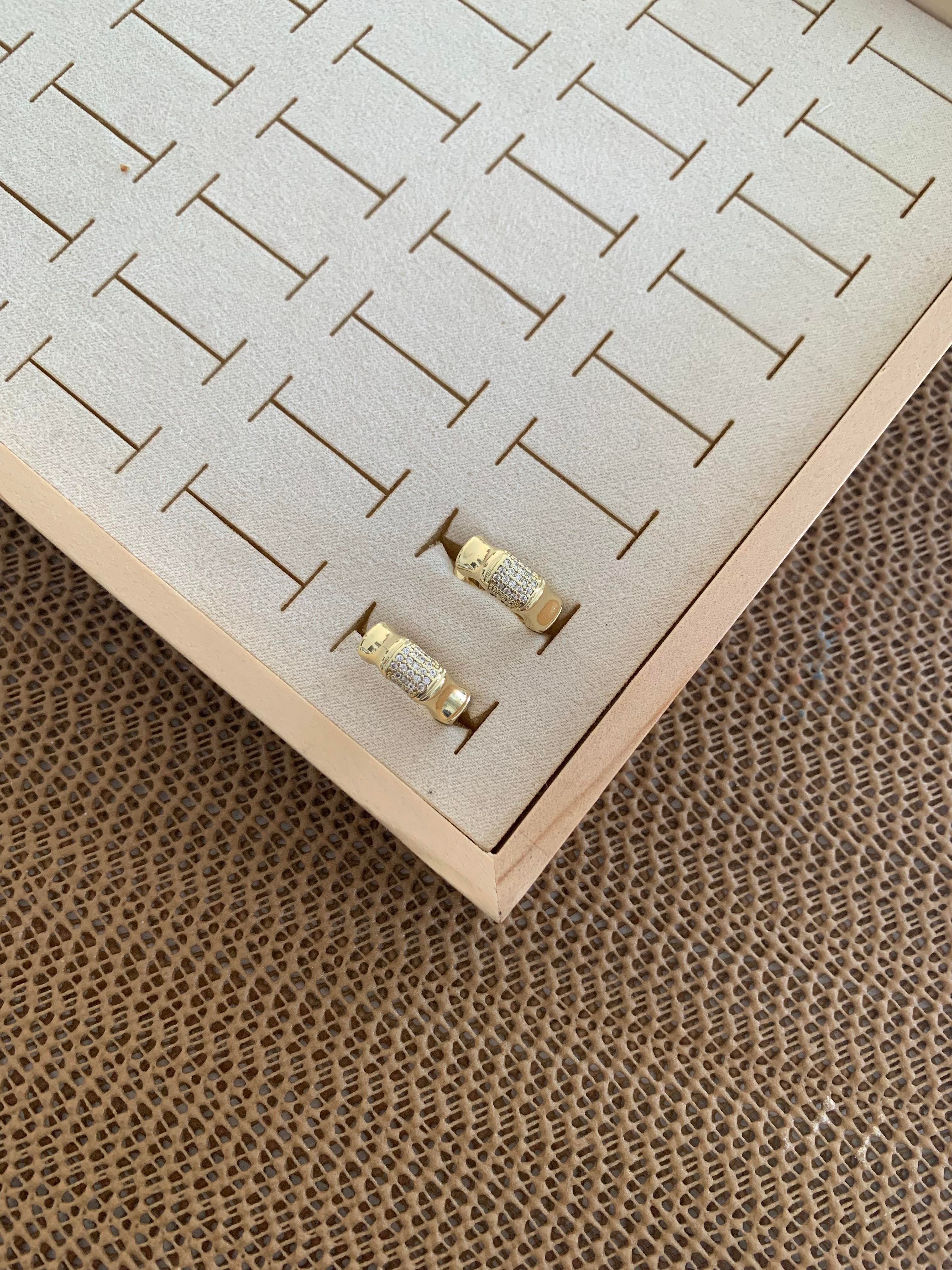 Vip Gold Plaka Biyeli Zirkon Taşlı Halka Küpe