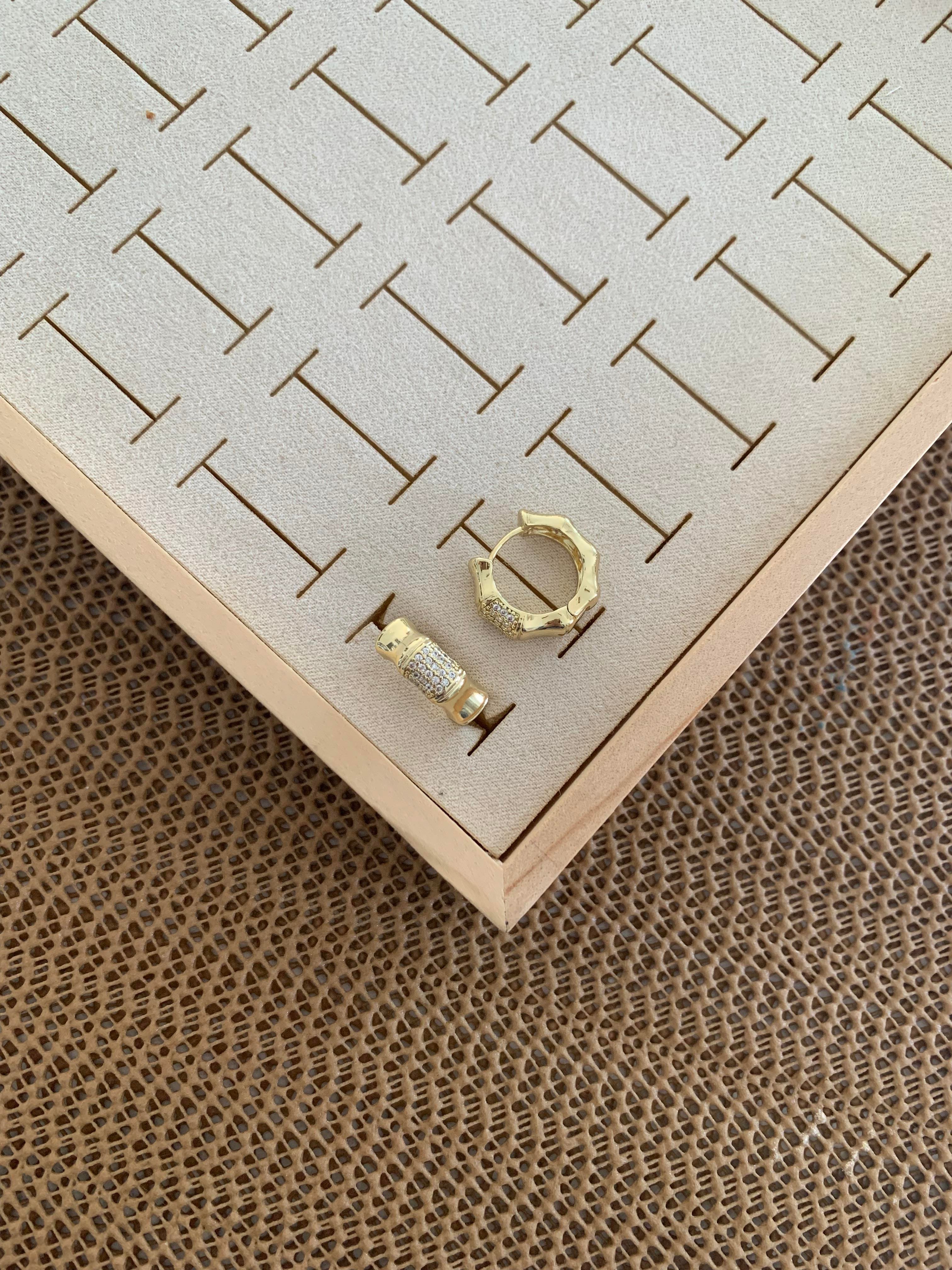 Vip Gold Plaka Biyeli Zirkon Taşlı Halka Küpe