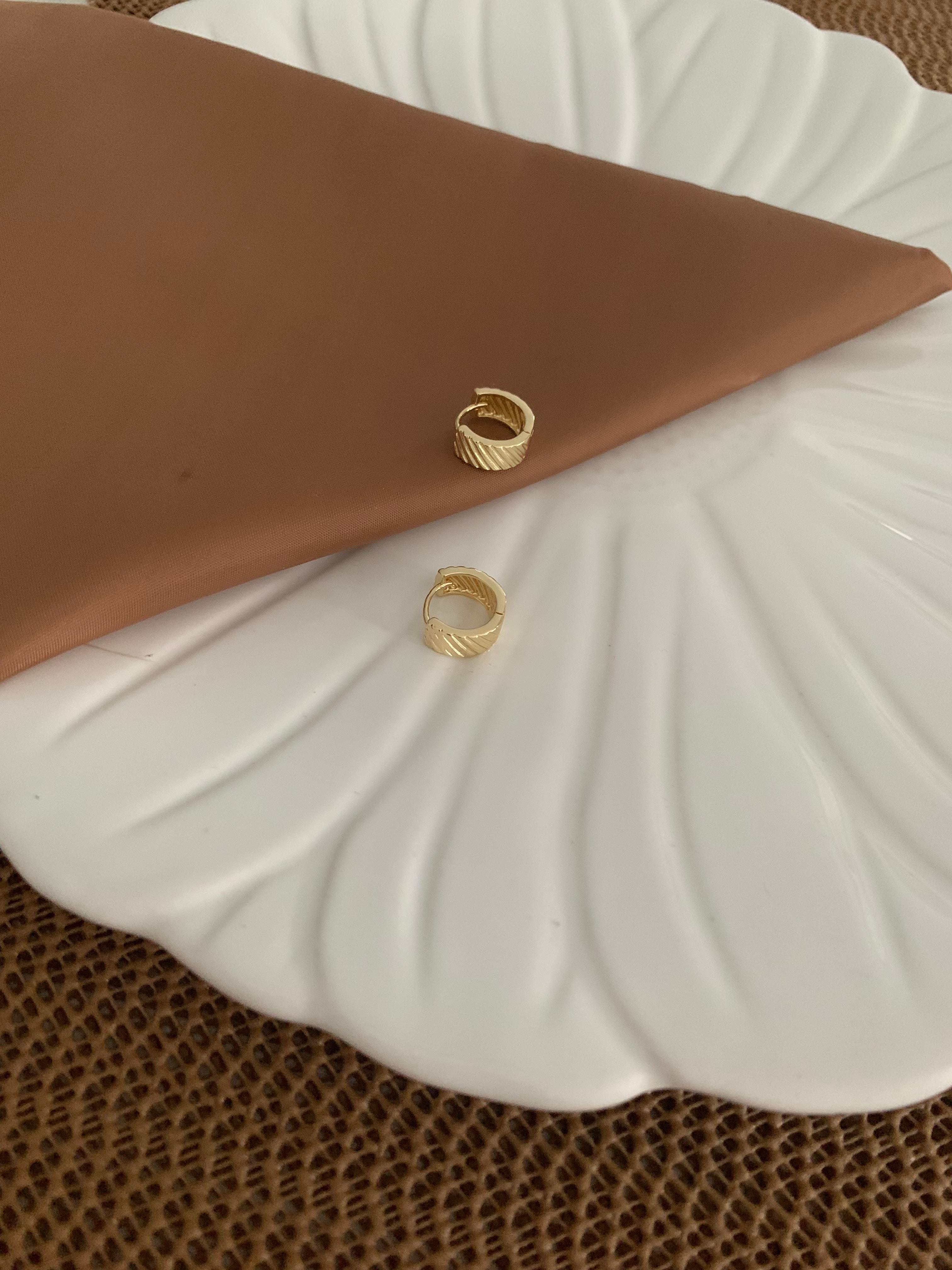 Vip Gold Plaka Çizgili Halka Küpe