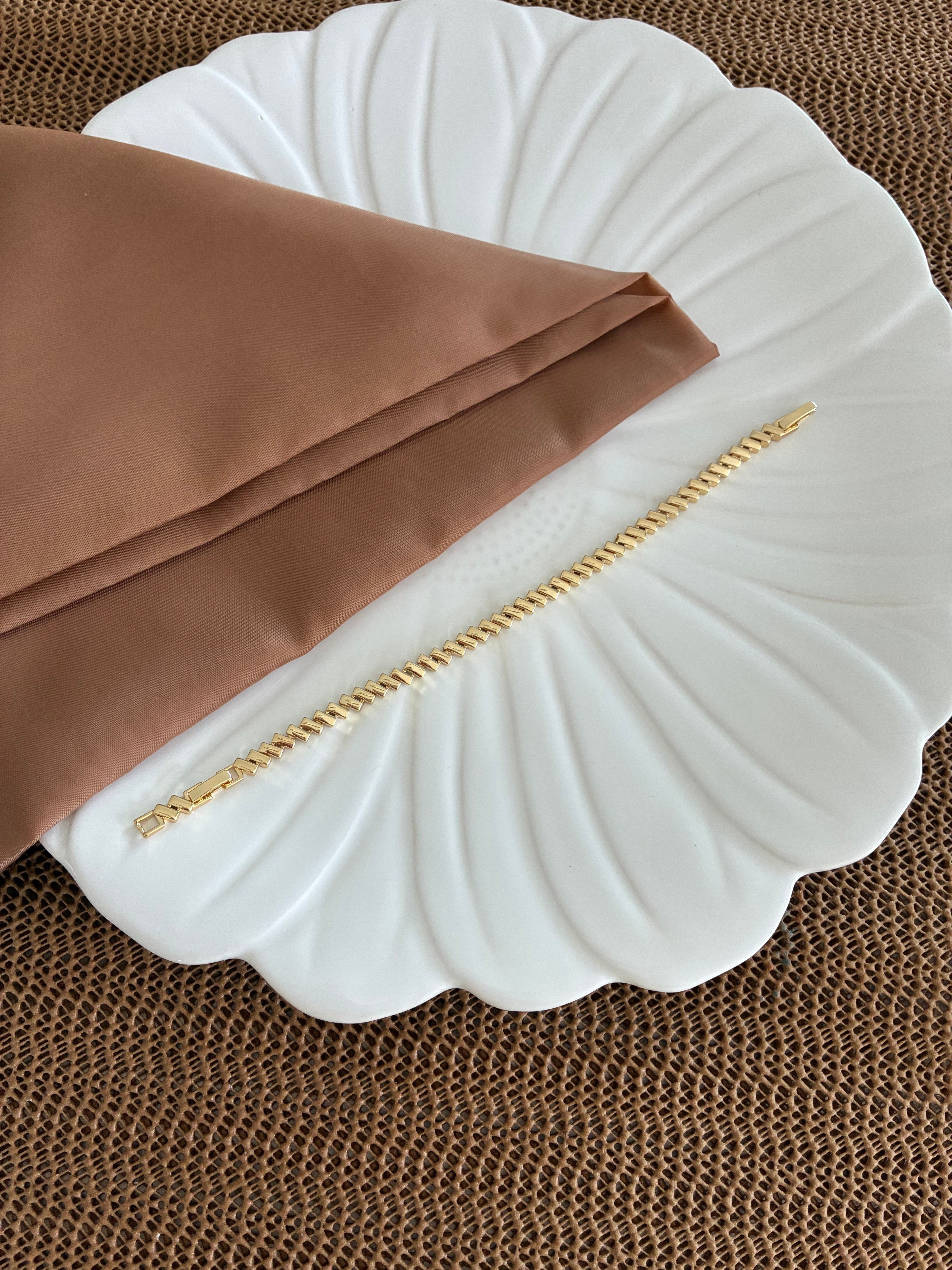 Vip Gold Plaka Çubuk Sıralı Bileklik