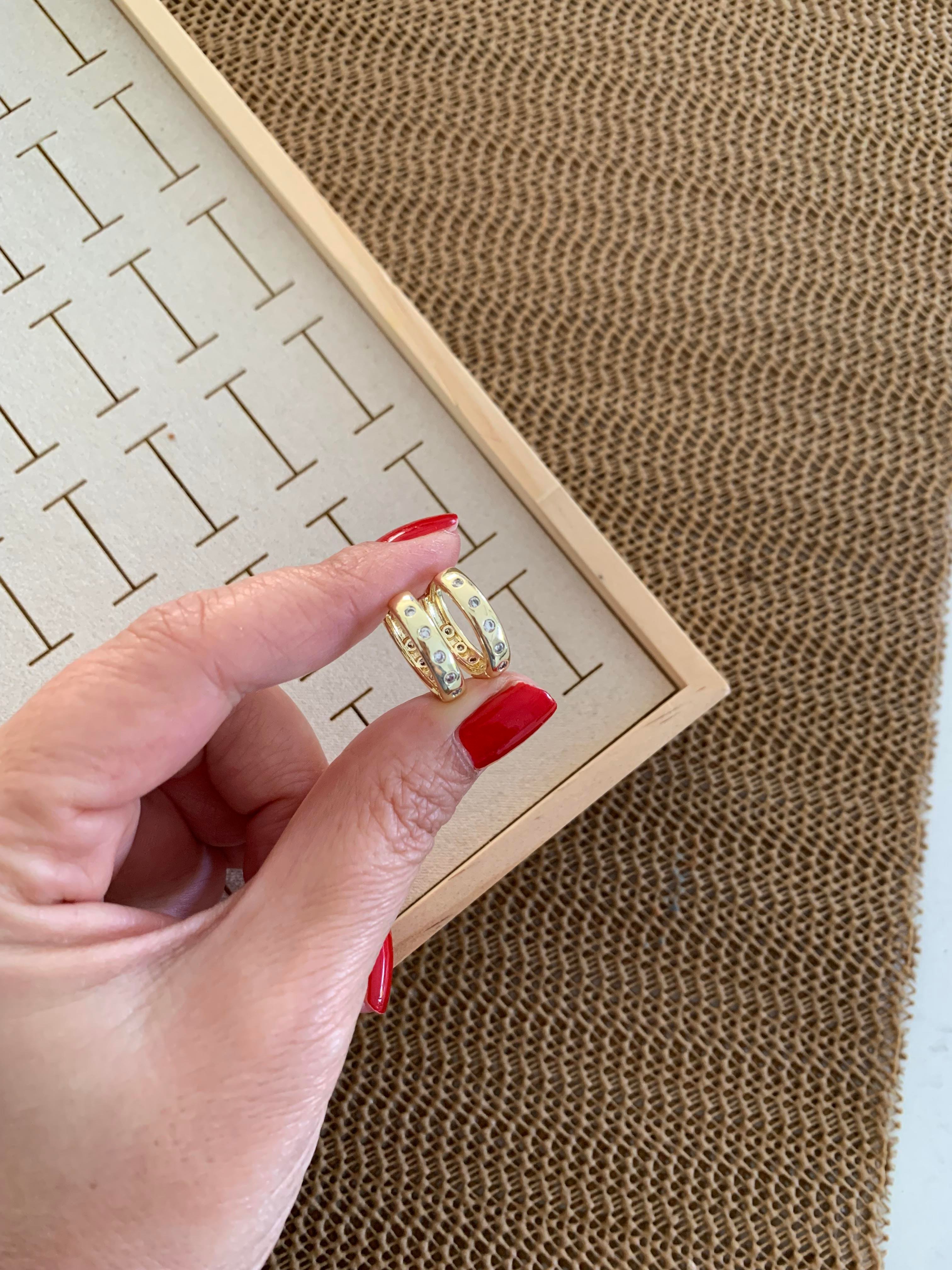 Vip Gold Plaka Gömme Taş Sıralı Halka Küpe