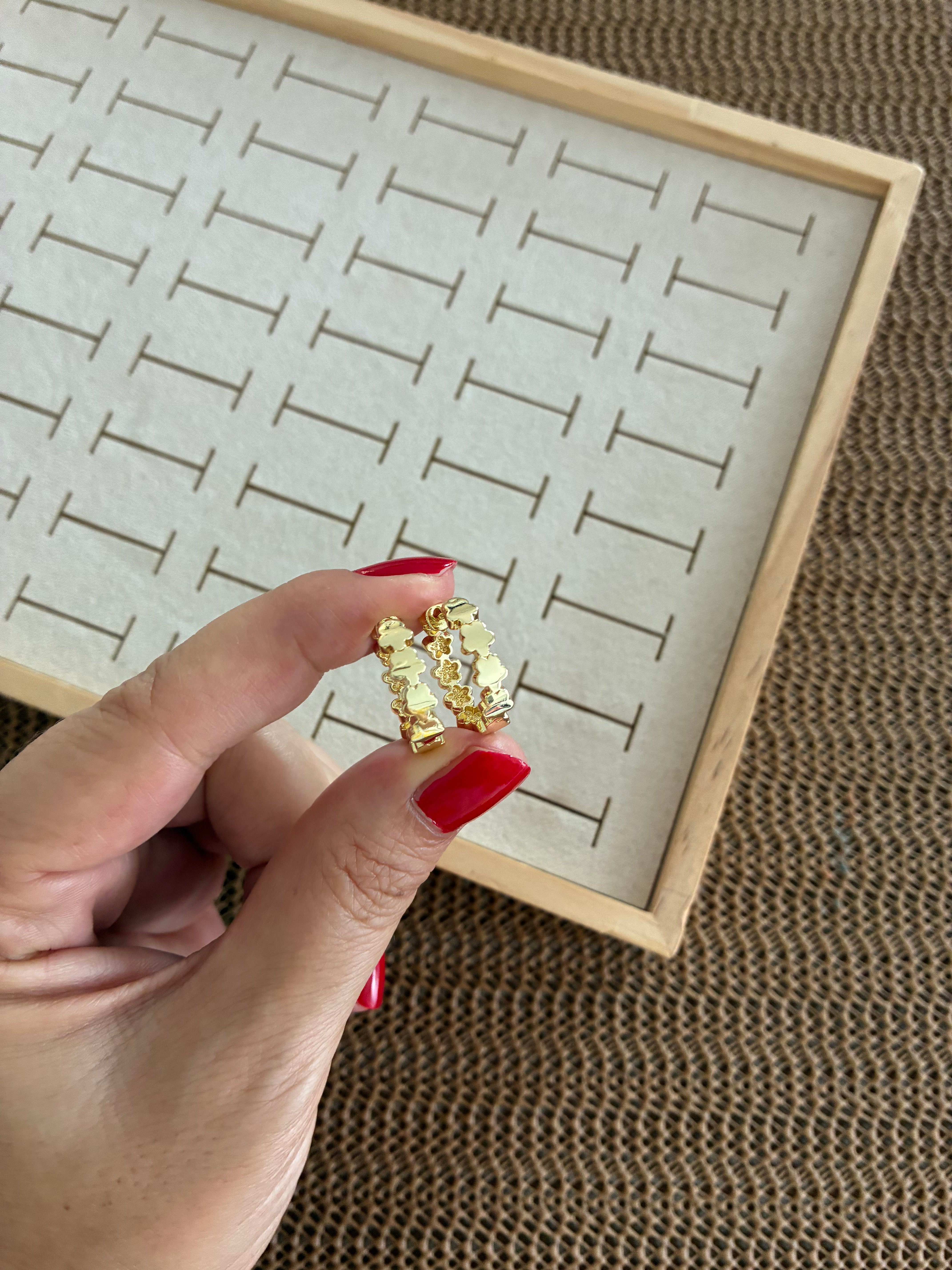 Vip Gold Plaka Mini Yonca Sıralı Halka Küpe
