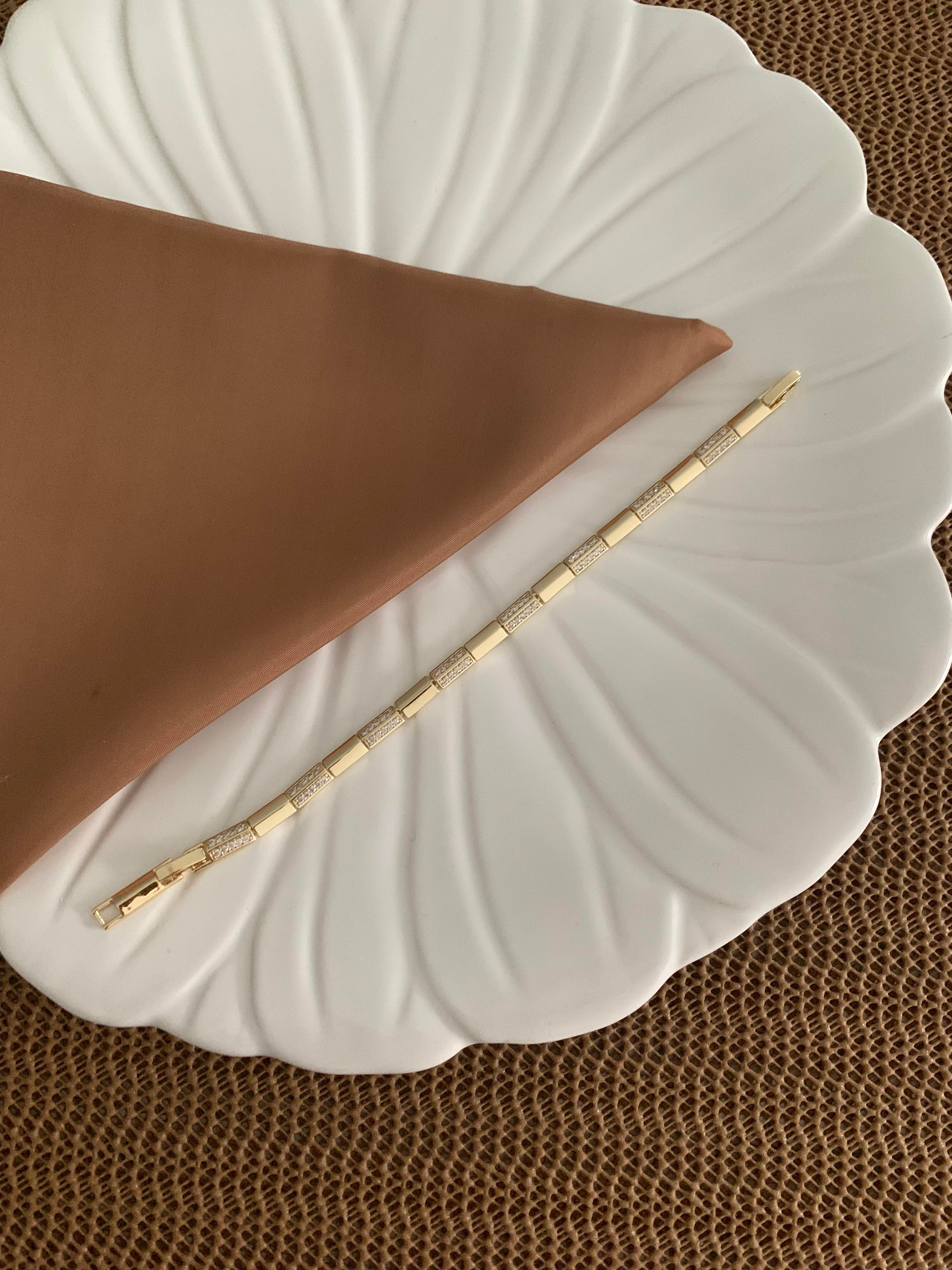 Vip Gold Plaka Zirkon Taş Küp Sıralı Tasarım Bileklik
