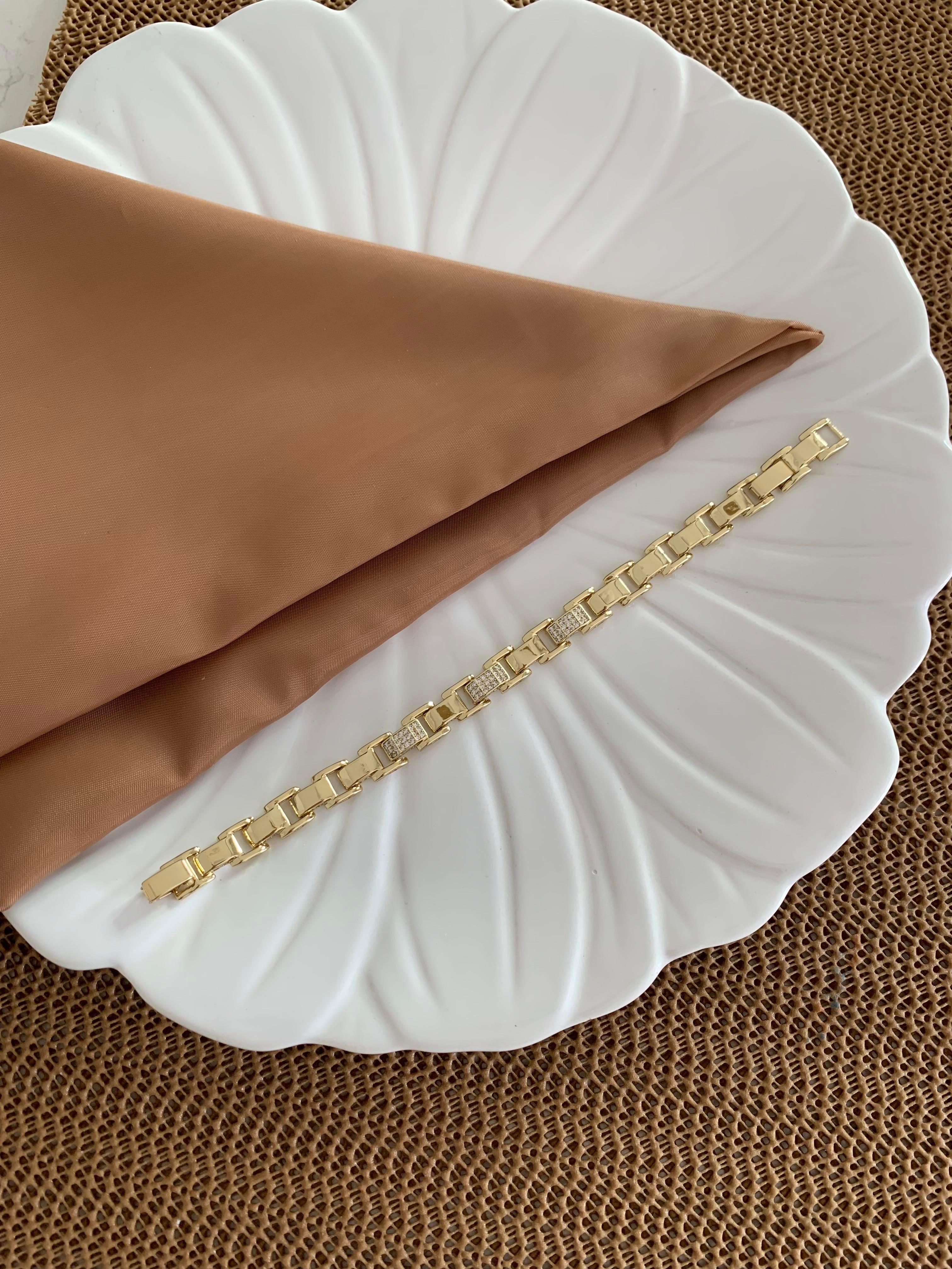 Vip Gold Plaka Zirkon Taşlı İç İçe Geçme Kare Bileklik