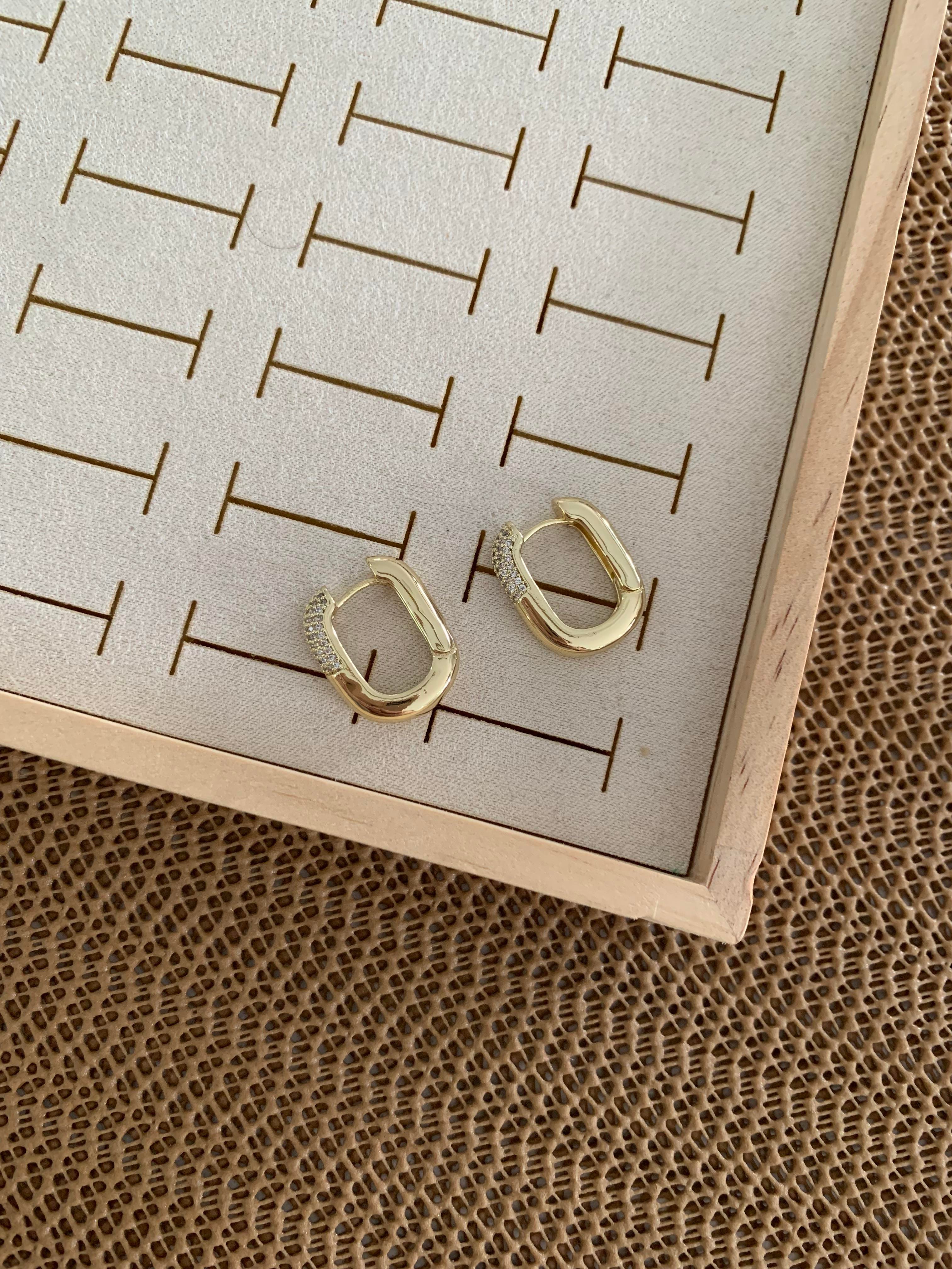 Vip Gold Plaka Zirkon Taşlı Kalın U Tasarım Küpe