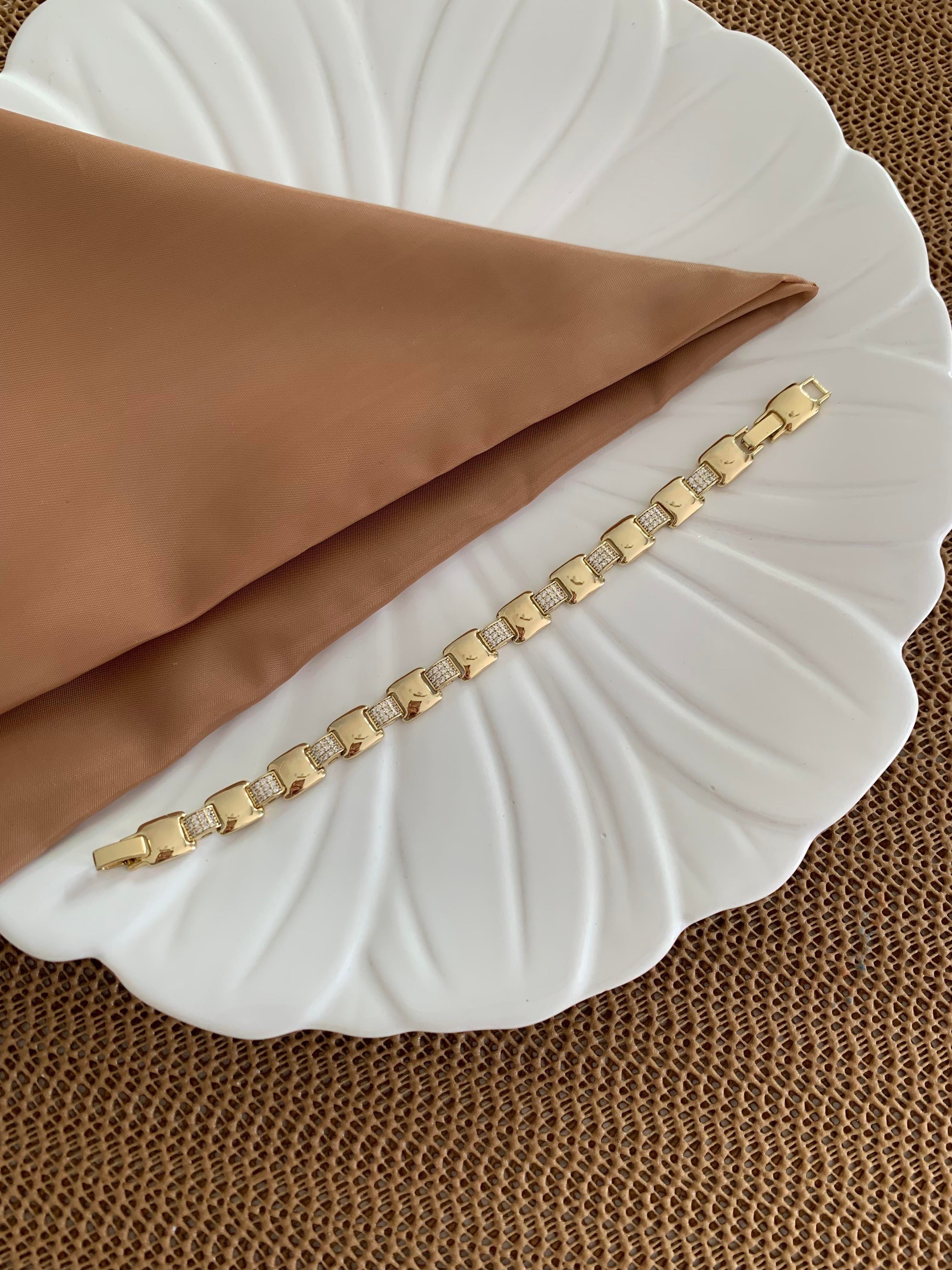 Vip Gold Plaka Zirkon Taşlı Kare Bileklik