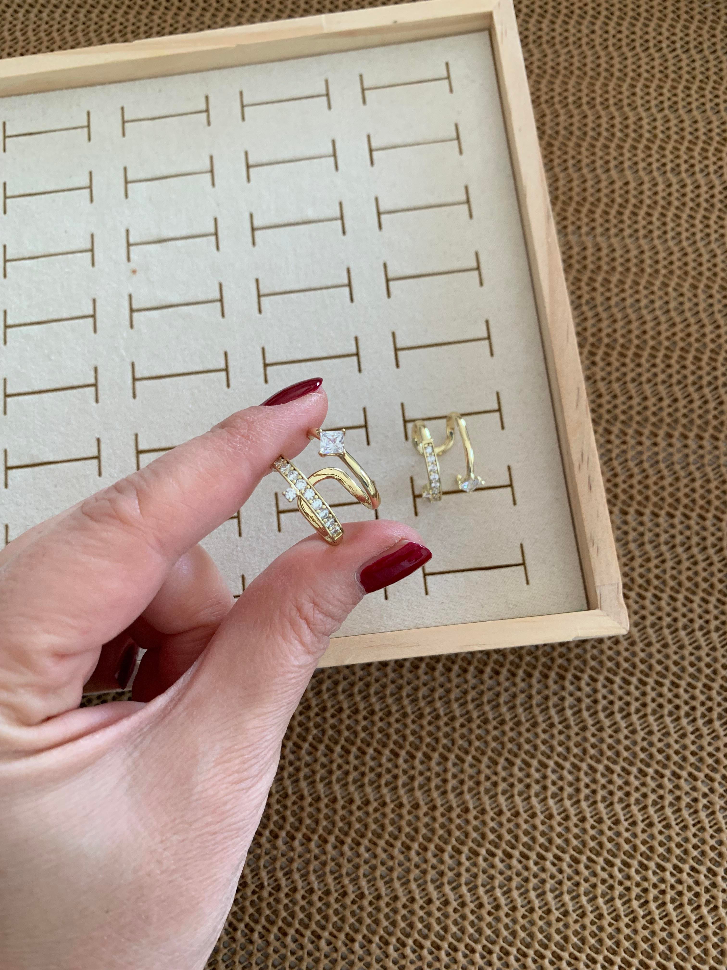 Vip Gold Su Yolu Kare Tek Taşlı Kıkırdak Küpe