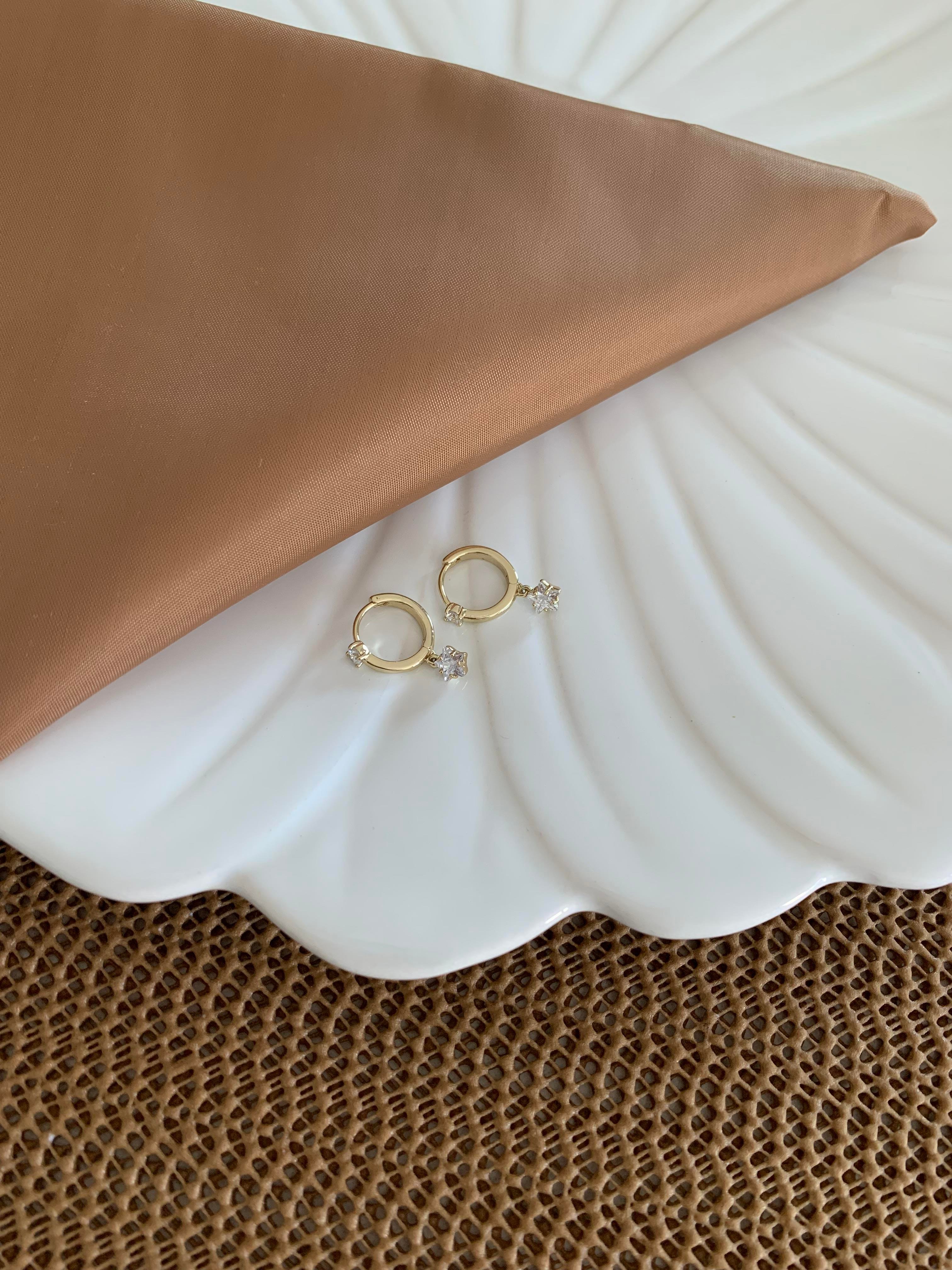 Vip Gold Tek Taş Yıldız Sallantılı Halka Küpe