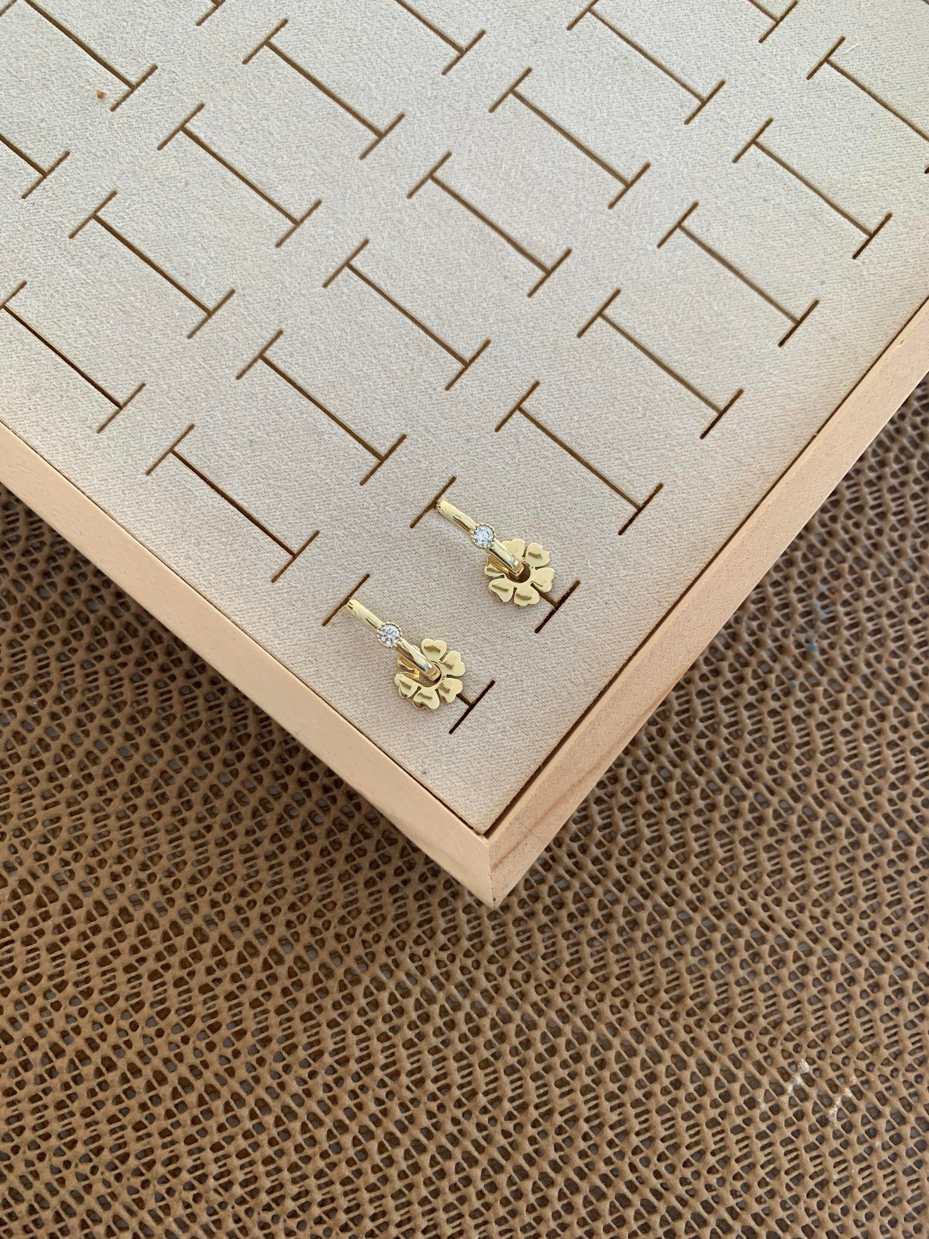 Vip Gold Tek Taşlı Dikdörtgen Yonca Küpe