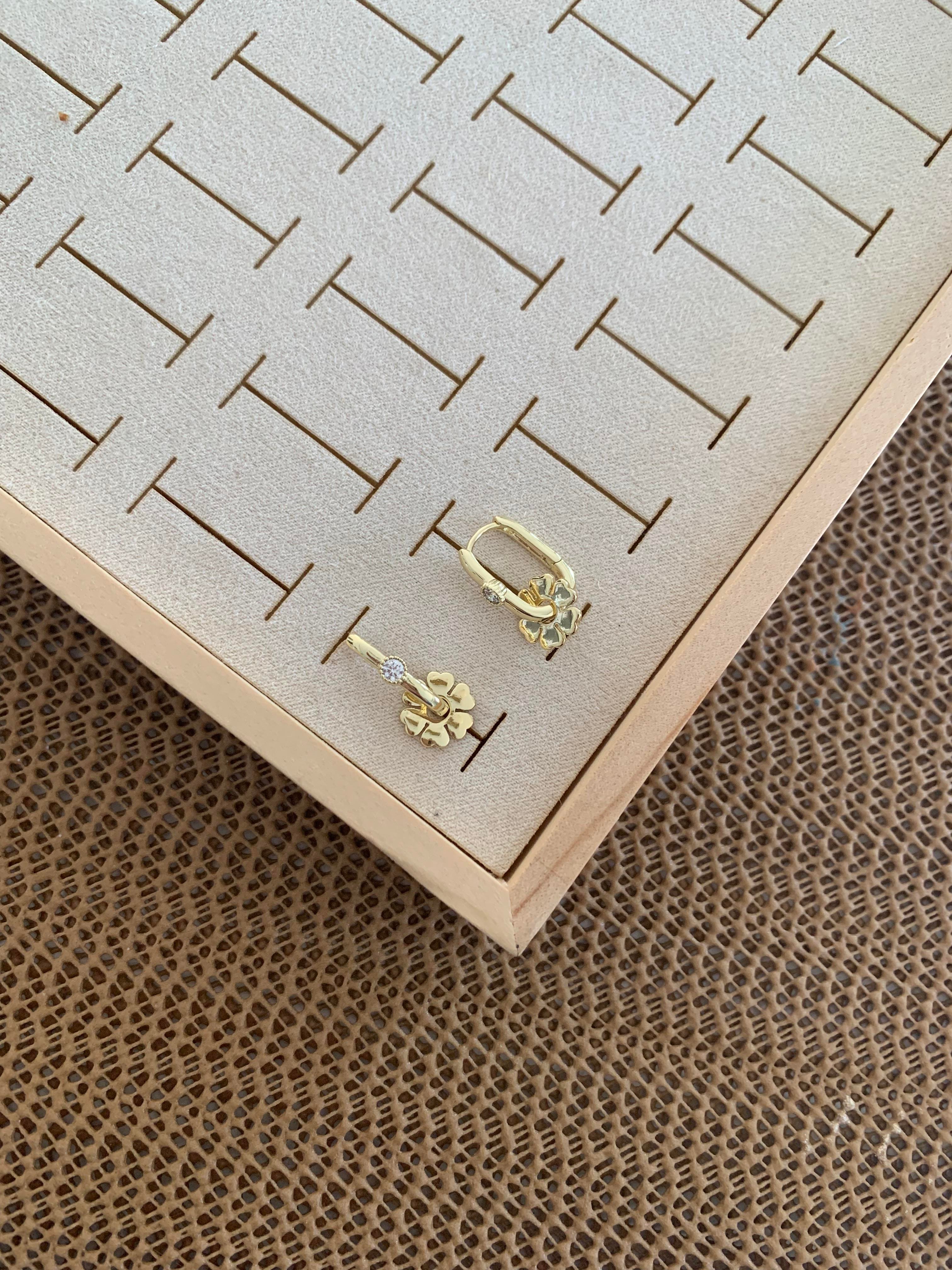 Vip Gold Tek Taşlı Dikdörtgen Yonca Küpe
