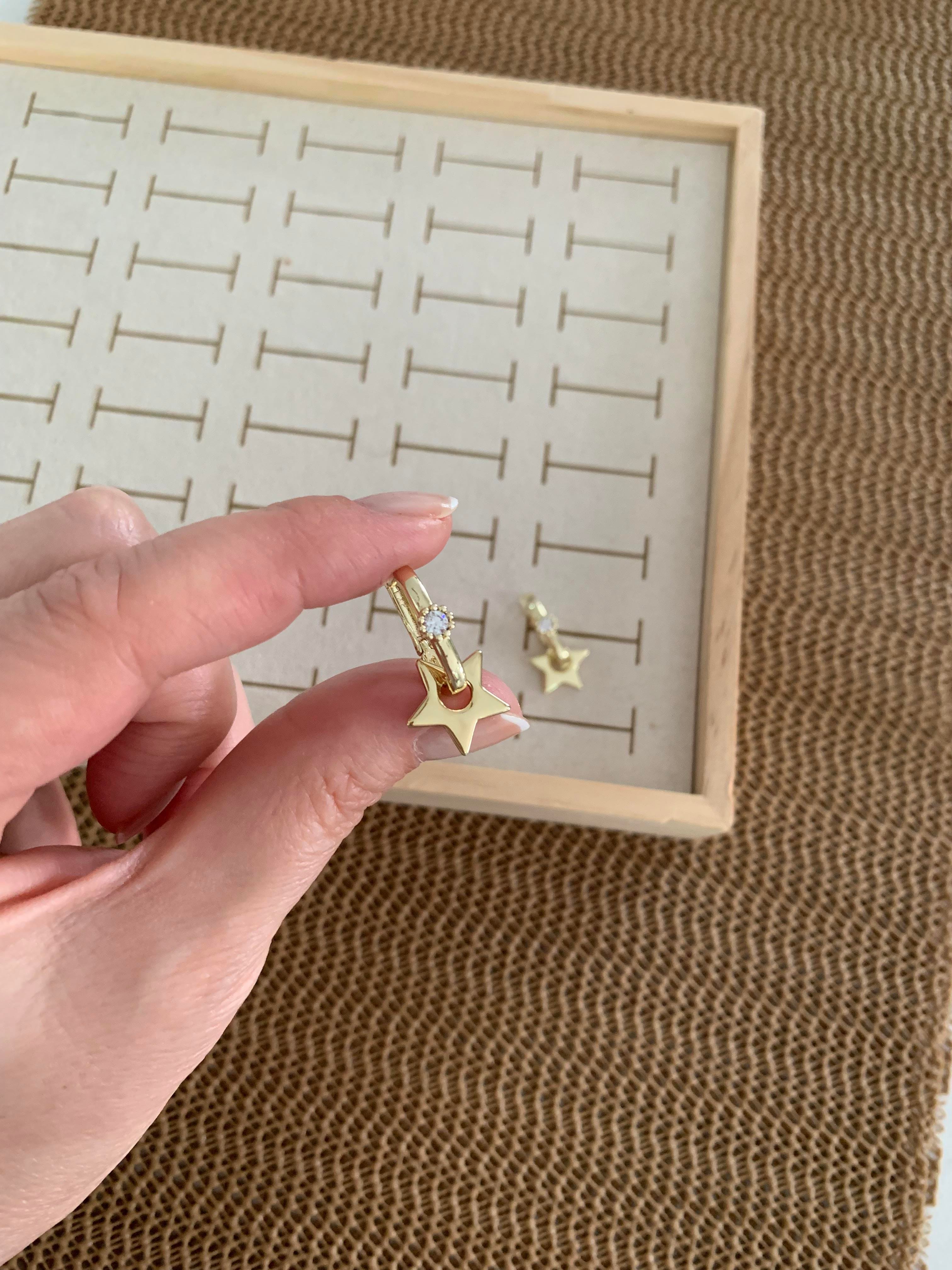Vip Gold Tek Taşlı Yıldız Sallantılı U Küpe
