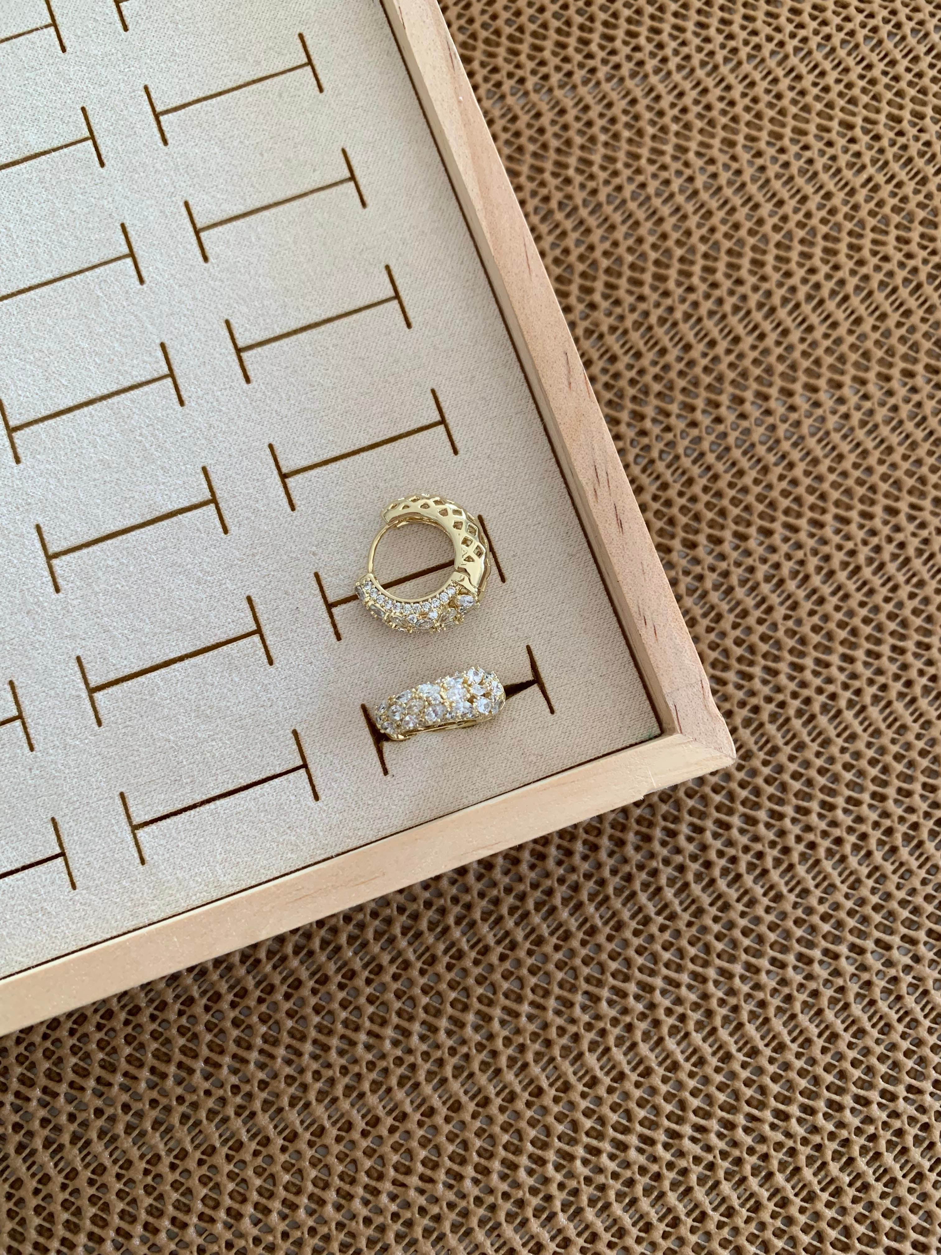Vip Gold Üç Sır Damla Baget Taşlı Halka Küpe