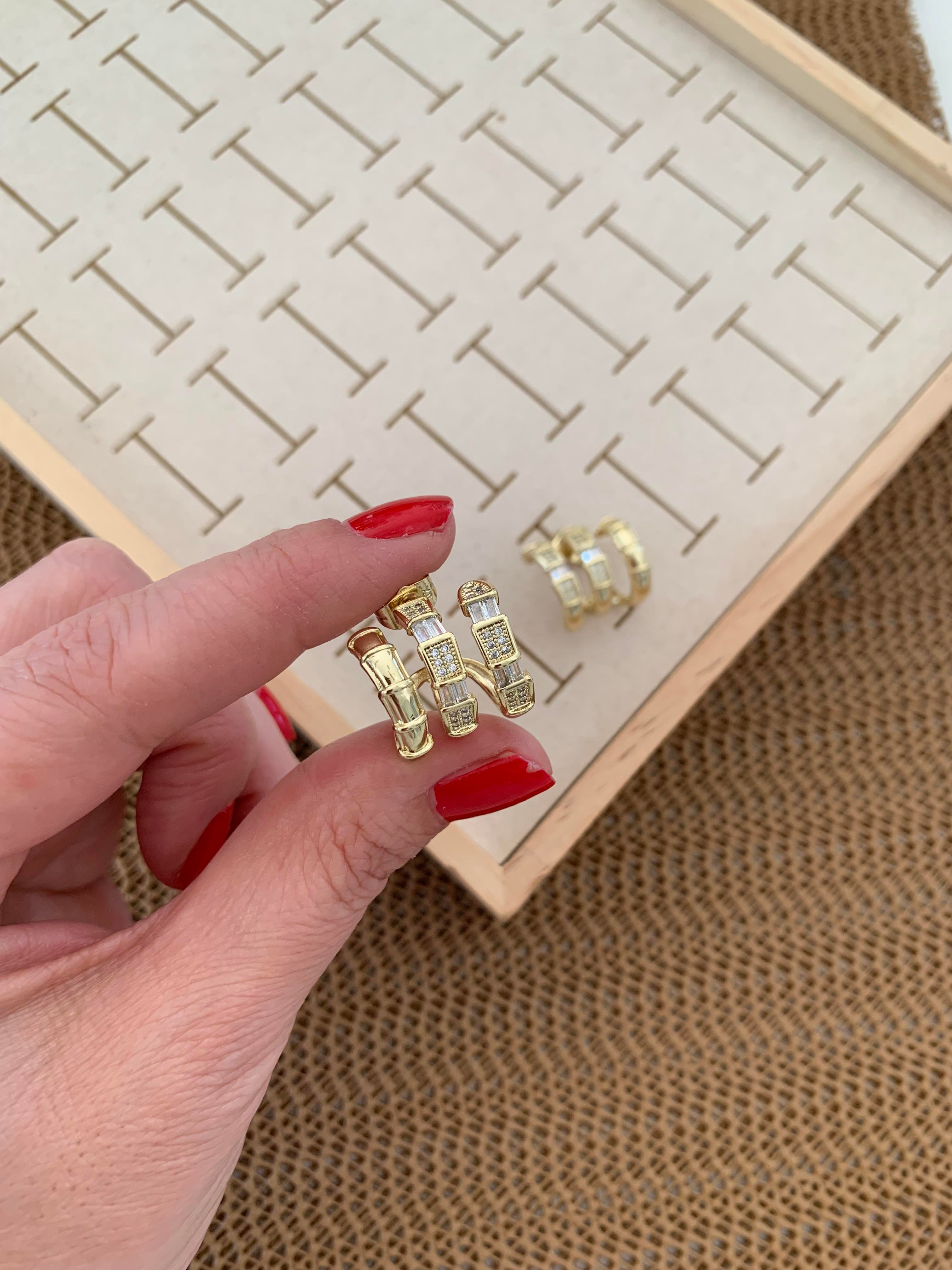 Vip Gold Üç Sıra Zirkon Taşlı Ay Tasarım Küpe