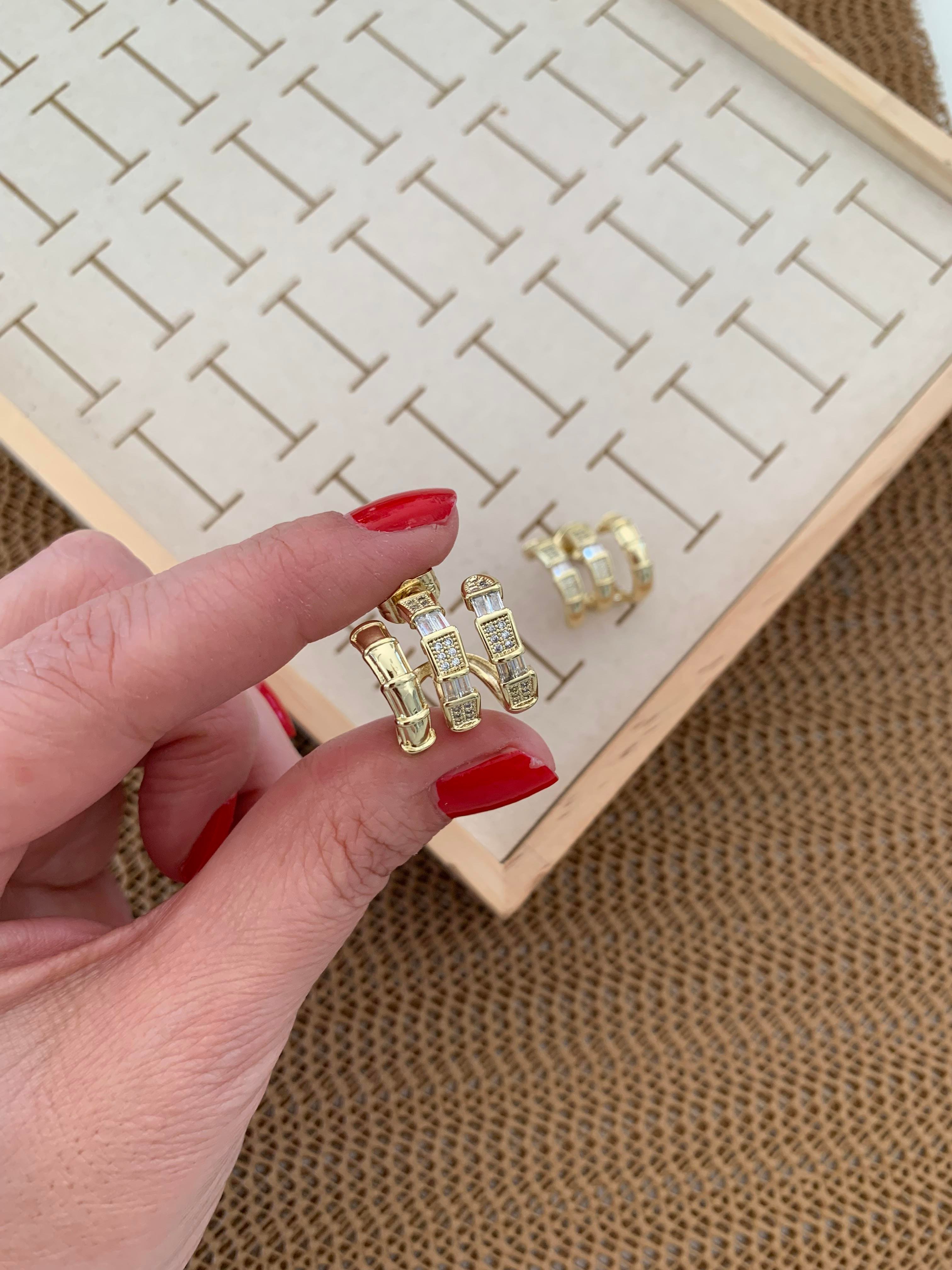Vip Gold Üç Sıra Zirkon Taşlı Ay Tasarım Küpe