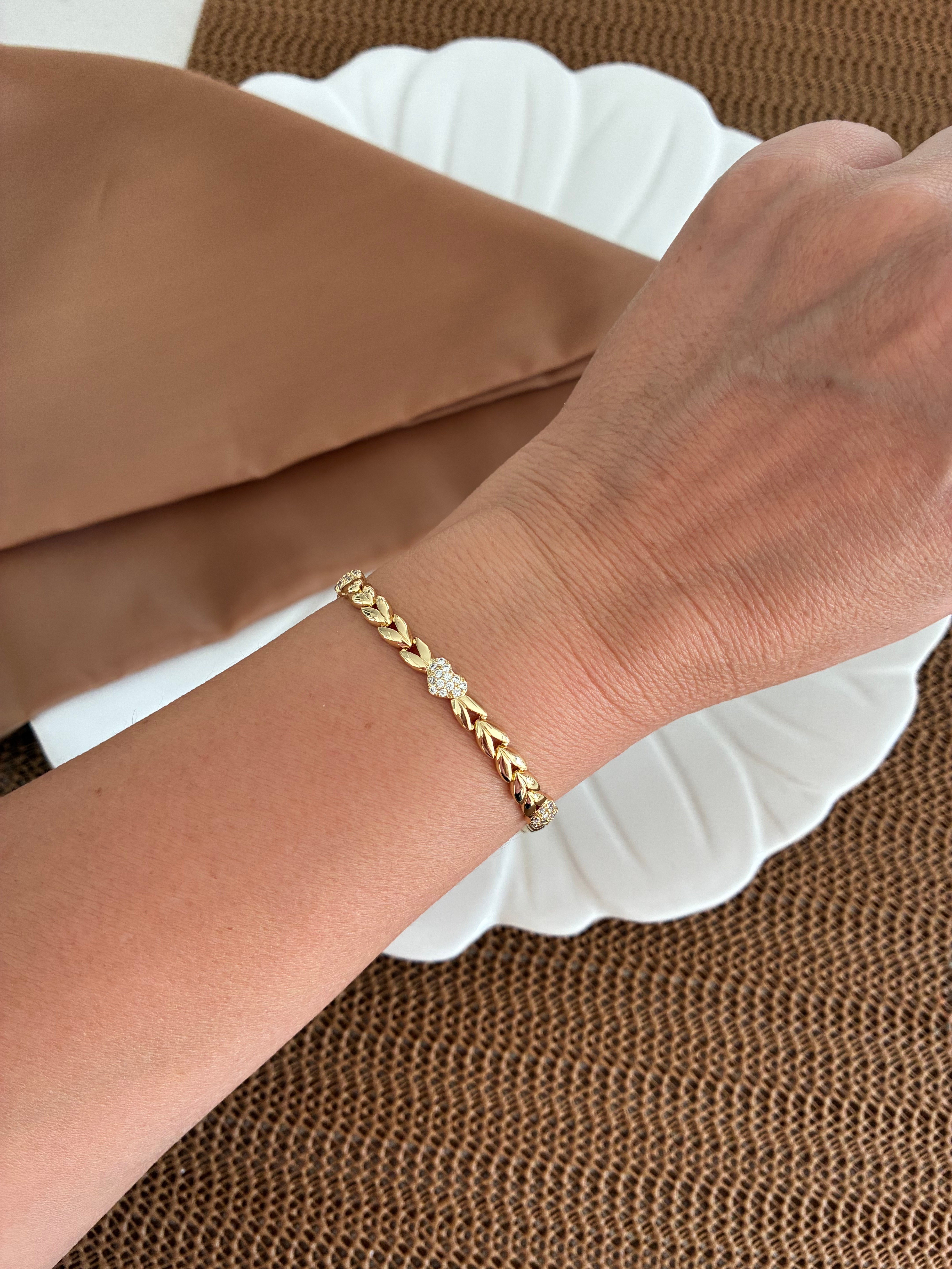 Vip Gold Yaprak Zincir Detaylı Zirkon Taş Kalp Sıralı Bileklik