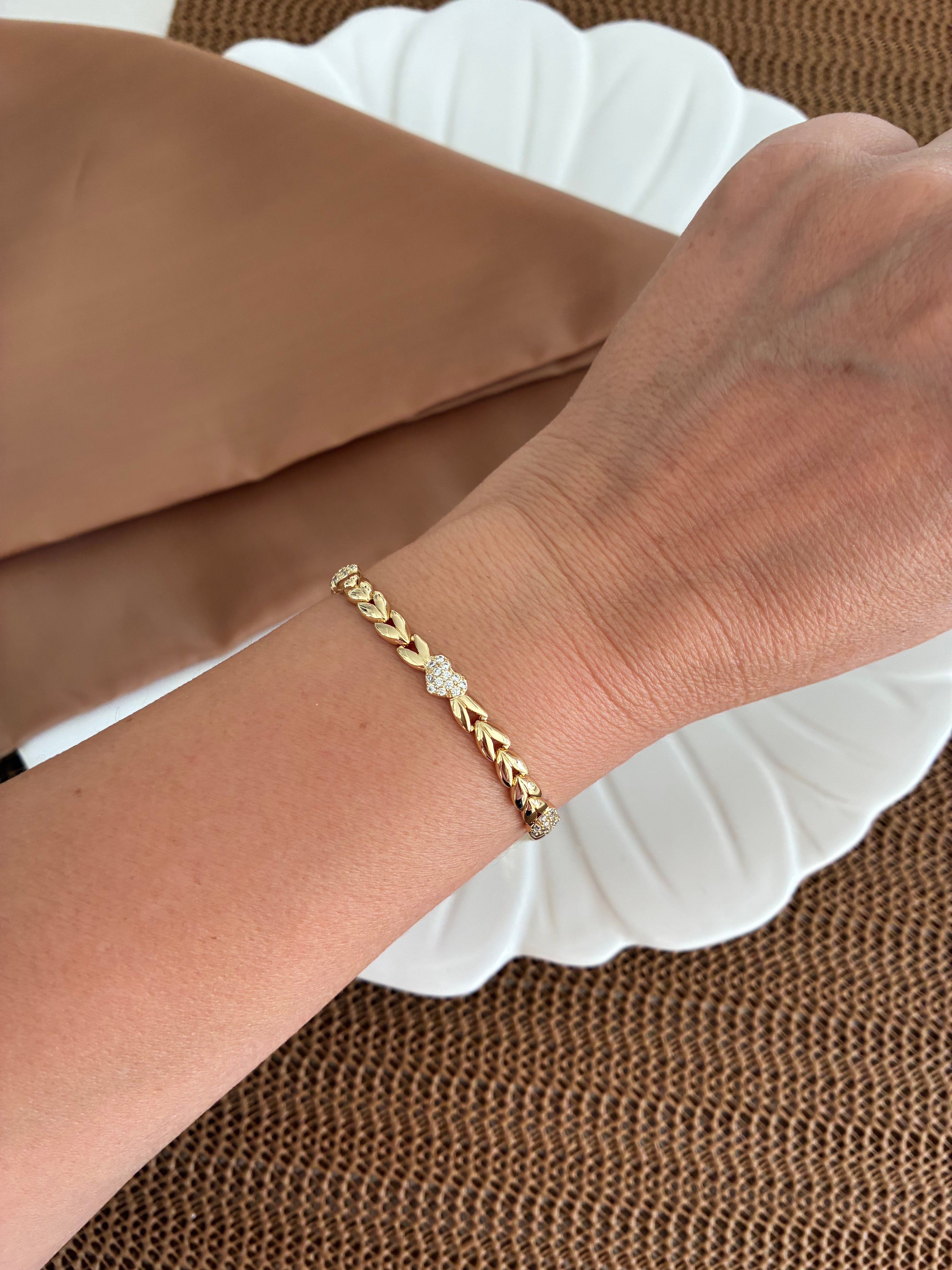 Vip Gold Yaprak Zincir Detaylı Zirkon Taş Kalp Sıralı Bileklik