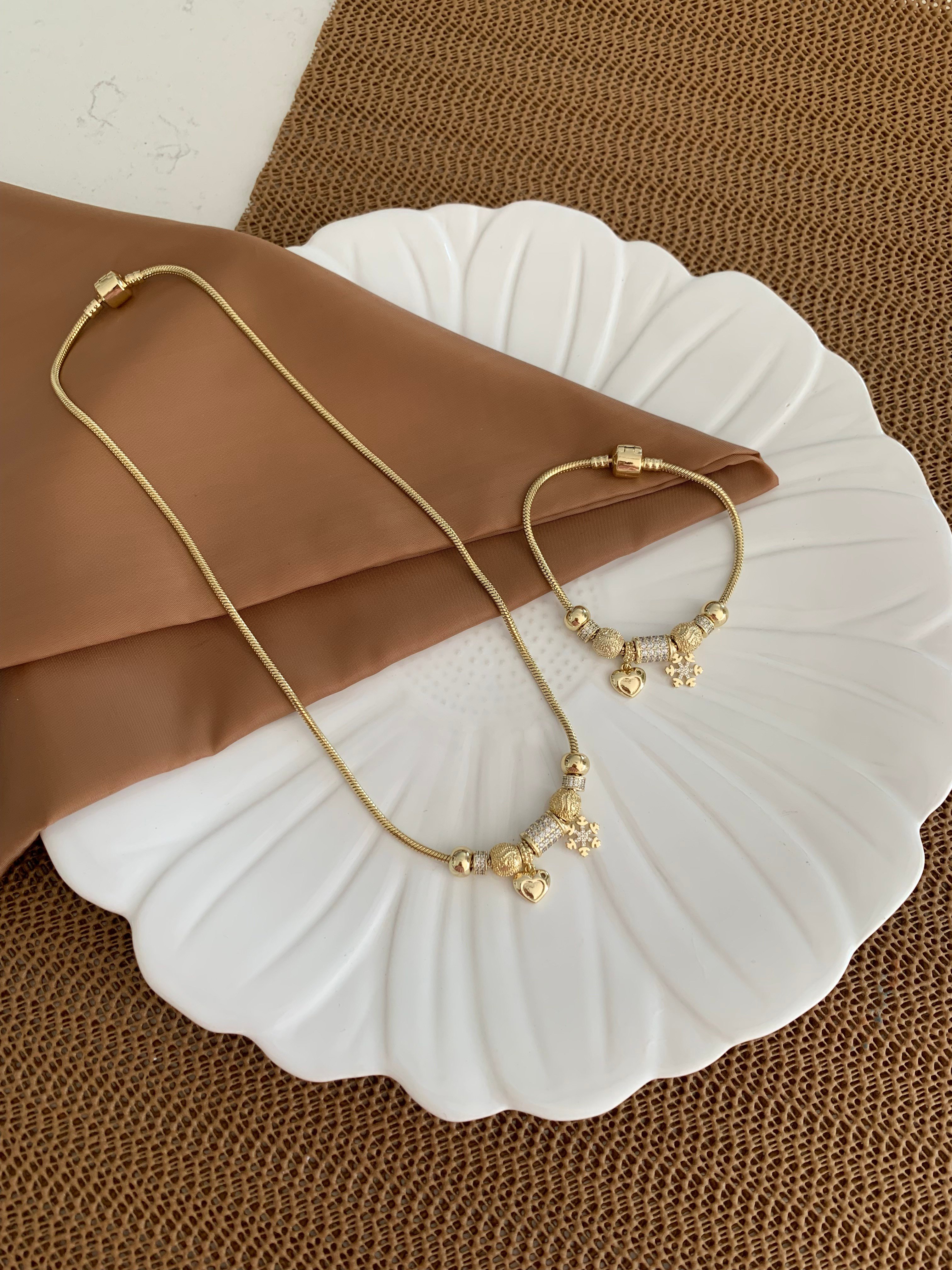 Vip Gold Zirkon Taş Biyeli Kar Tanesi Charm Kolye Bileklik Set 