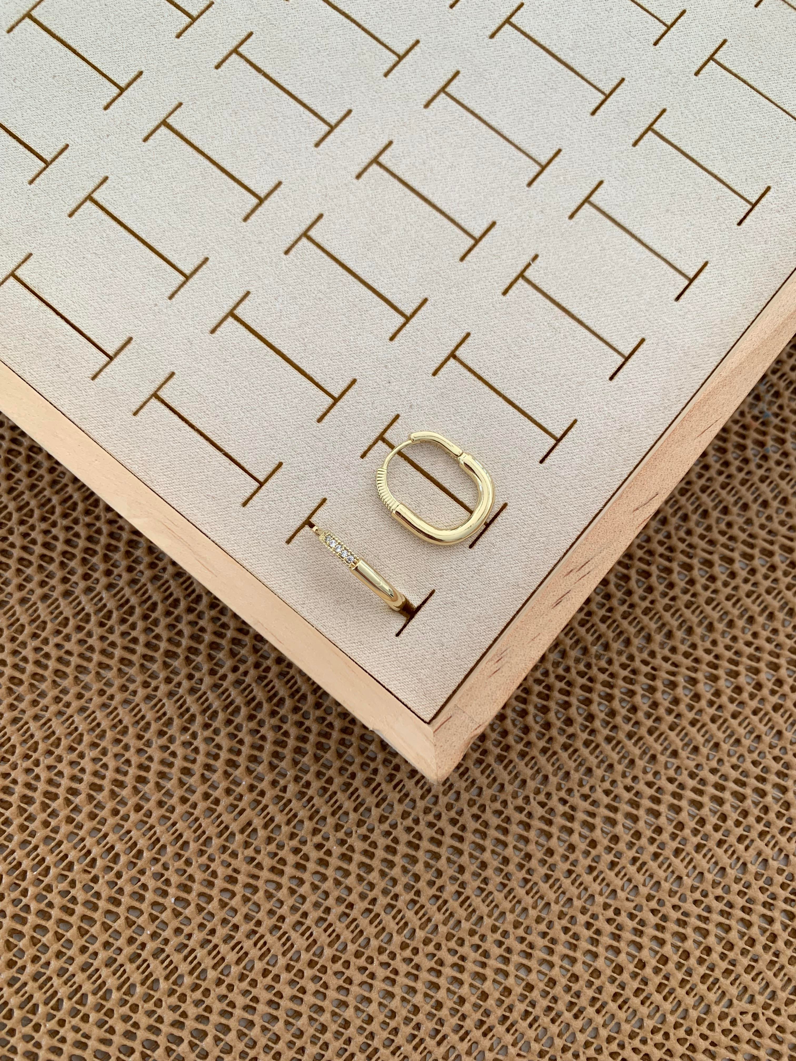 Vip Gold Zirkon Taş Detaylı Dikdörtgen Küpe