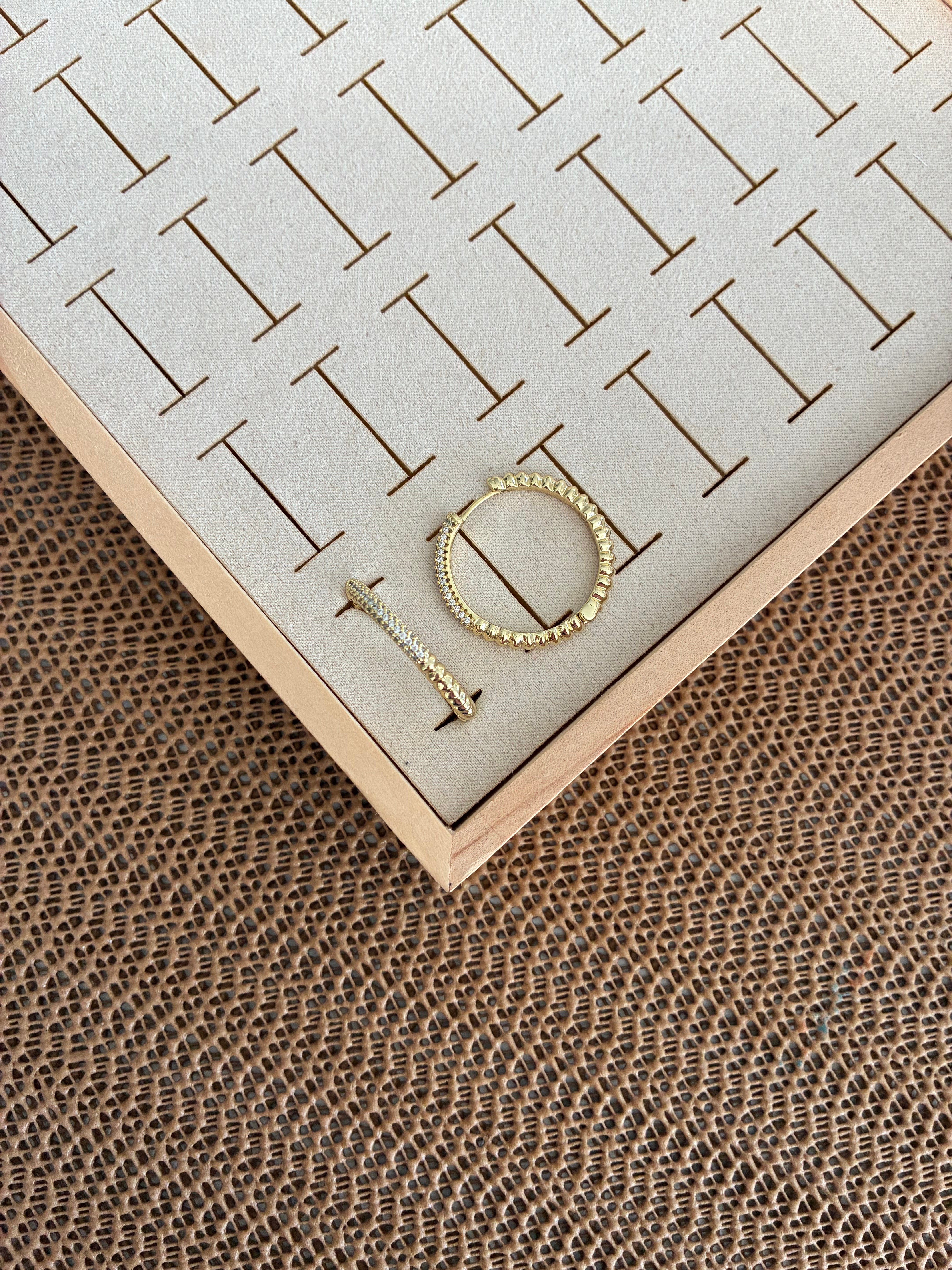 Vip Gold Zirkon Taşlı Arkası Burgu Detaylı Halka Küpe