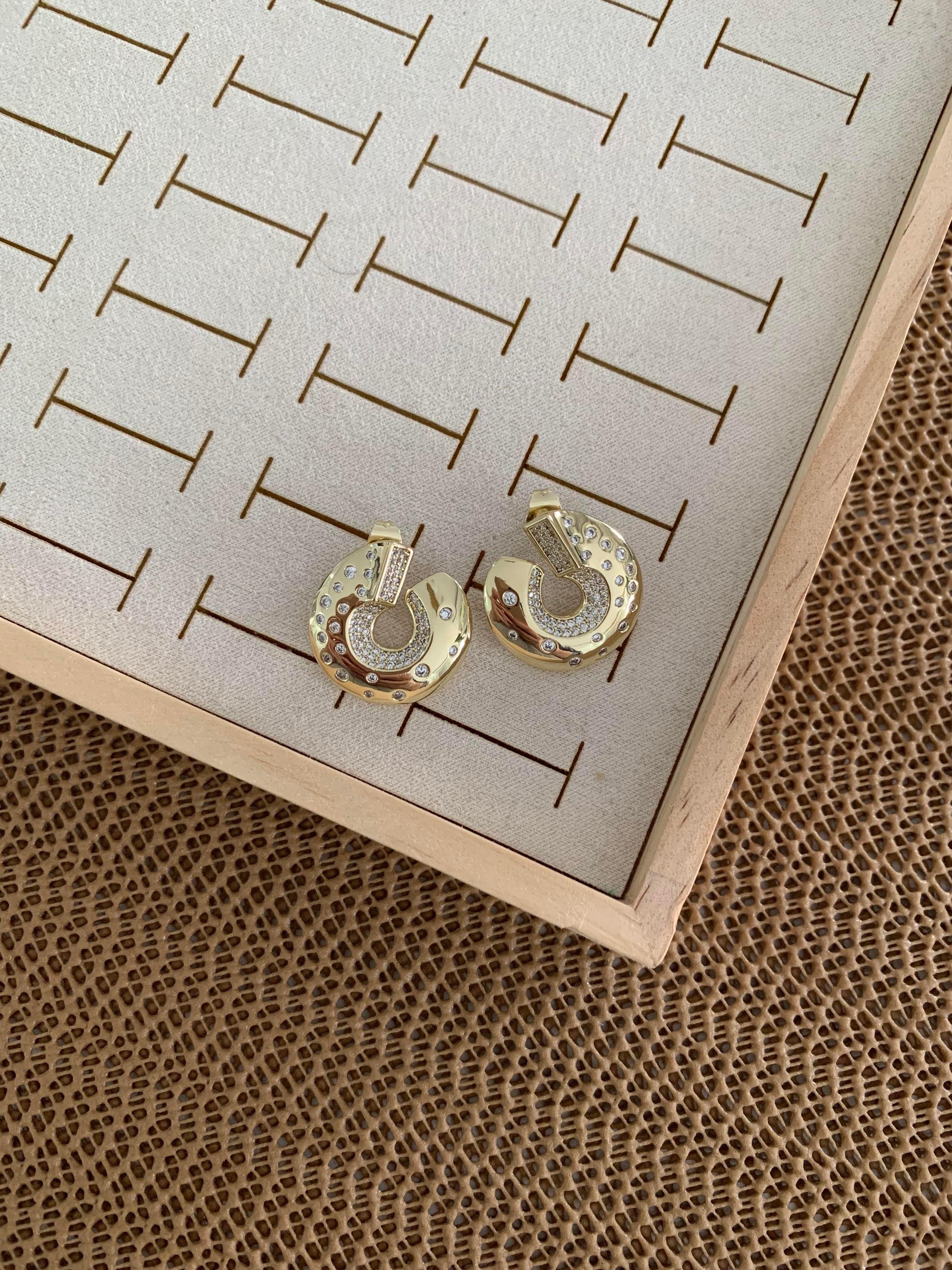 Vip Gold Zirkon Taşlı Ay Tasarım Küpe