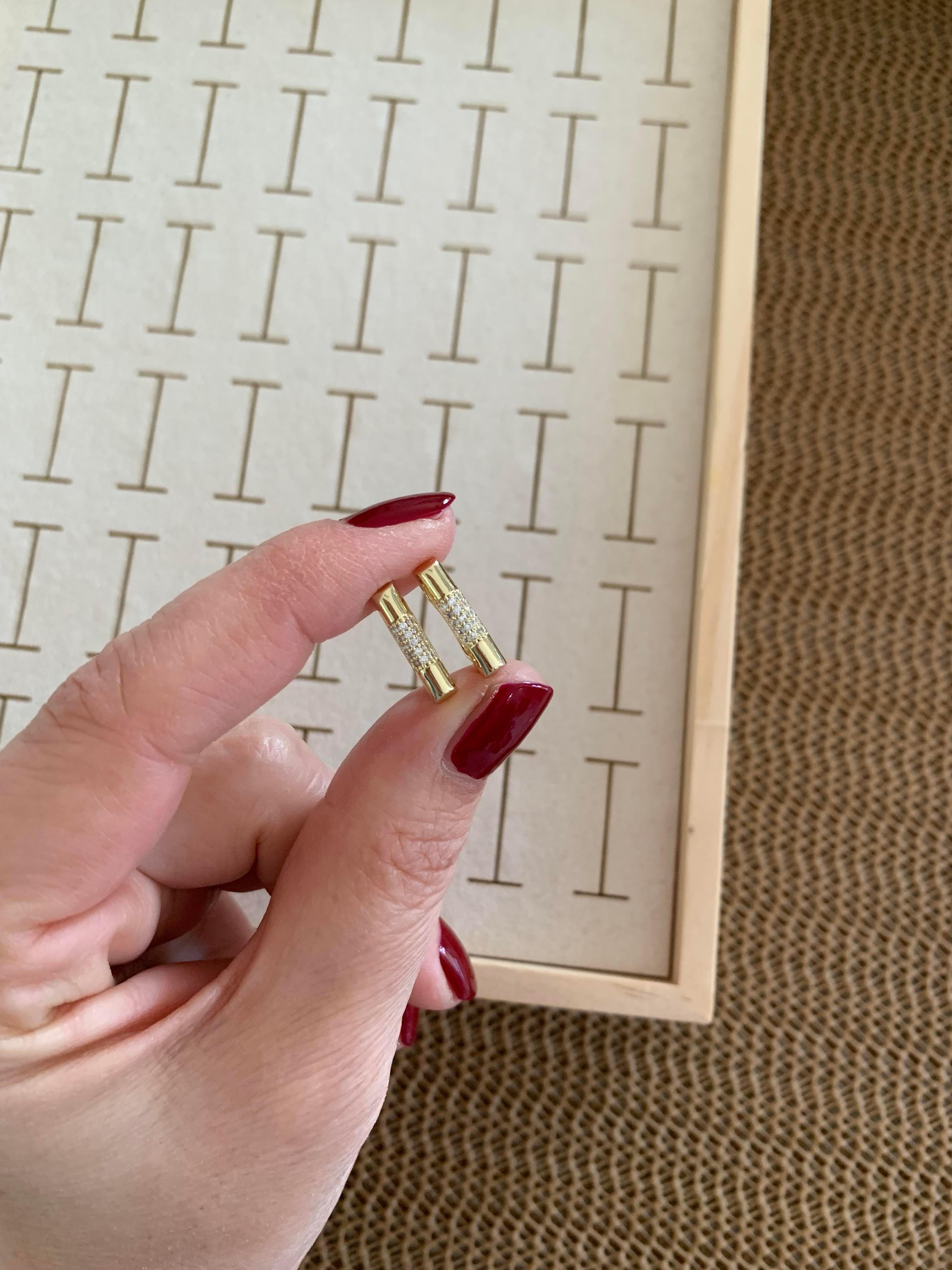 Vip Gold Zirkon Taşlı Biyeli Çubuk U Küpe