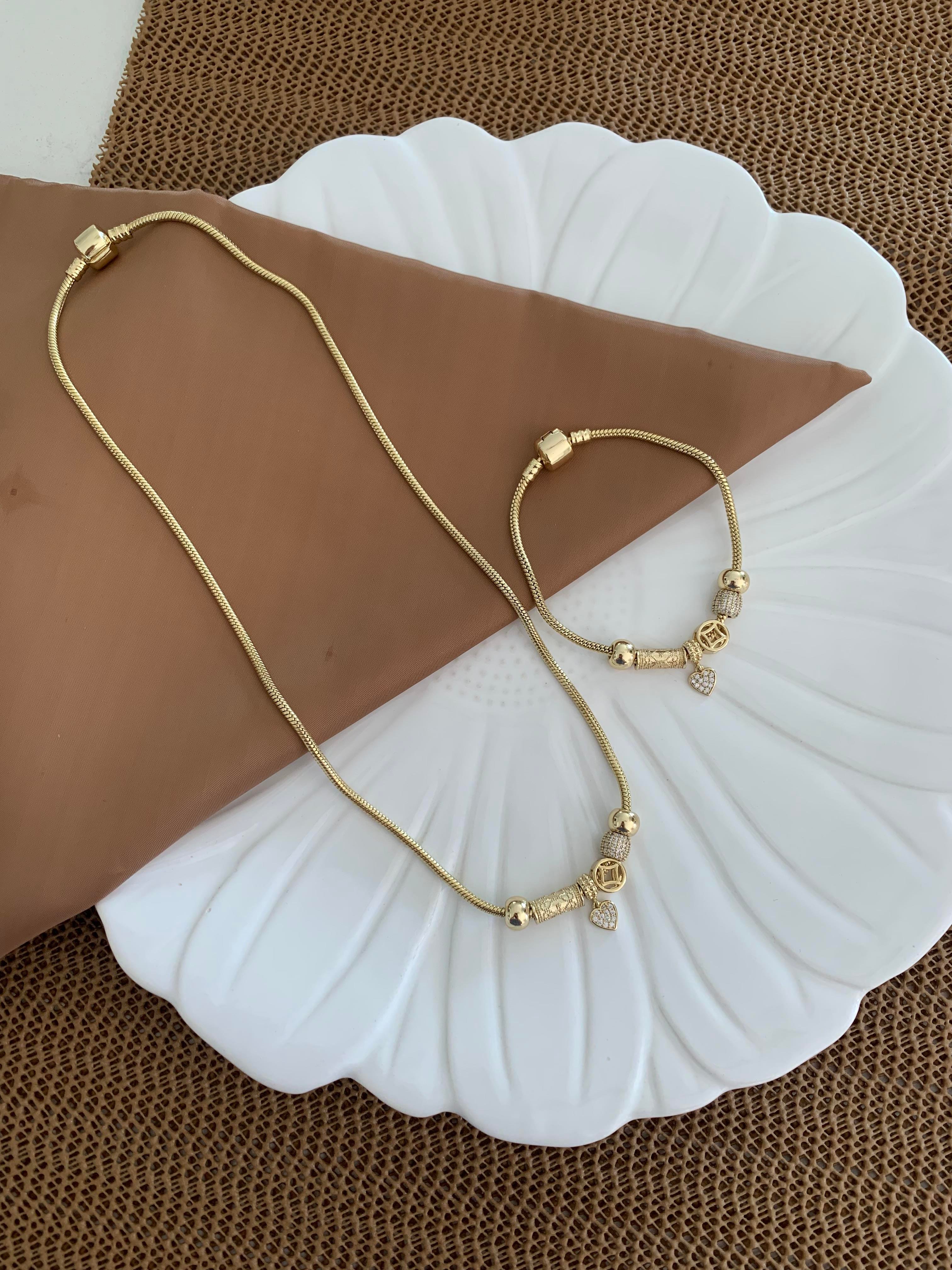 Vip Gold Zirkon Taşlı Biyeli Kalp Charm Bileklik Set Kolye