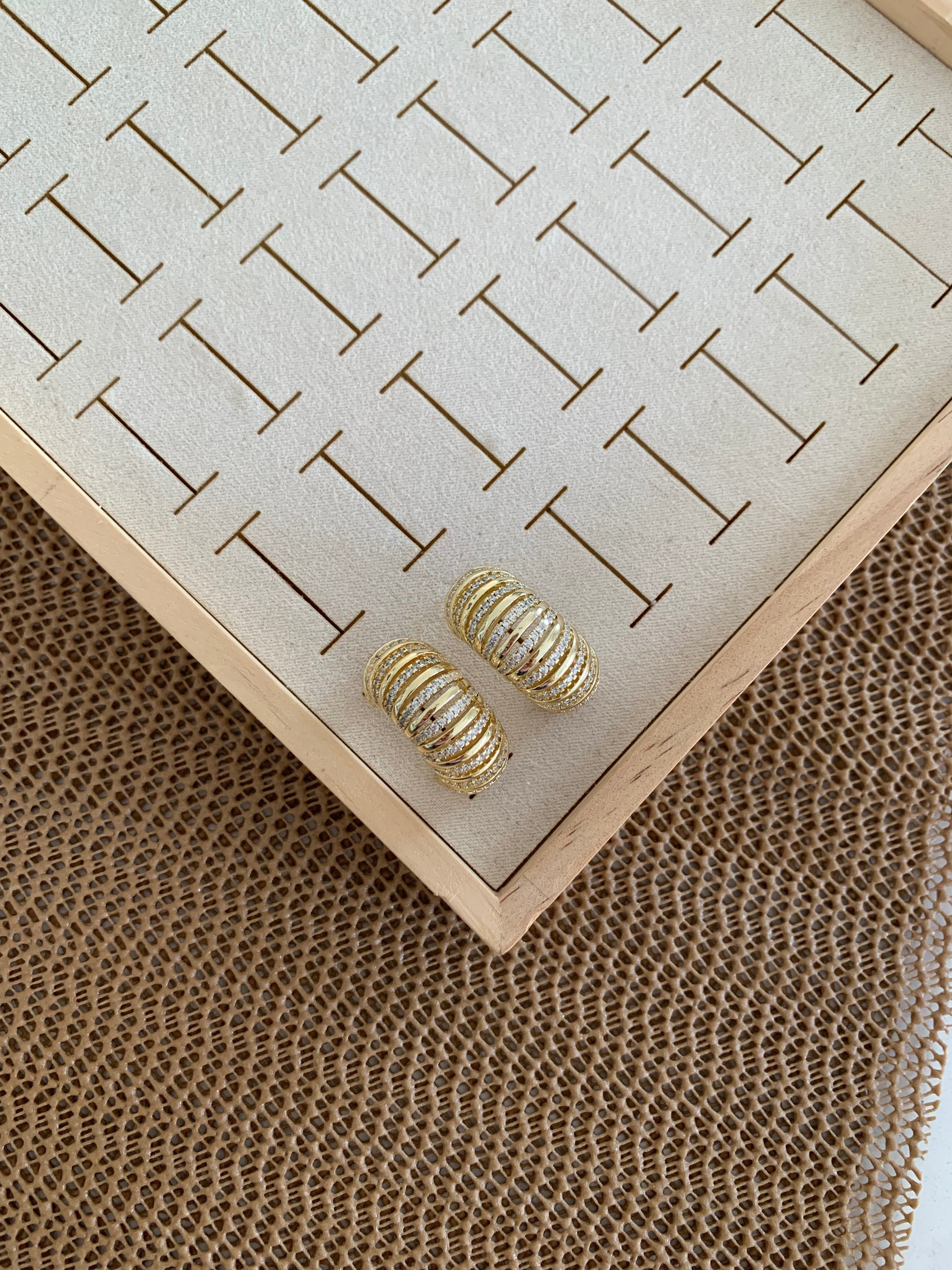 Vip Gold Zirkon Taşlı Helezon Ay Tasarım Küpe