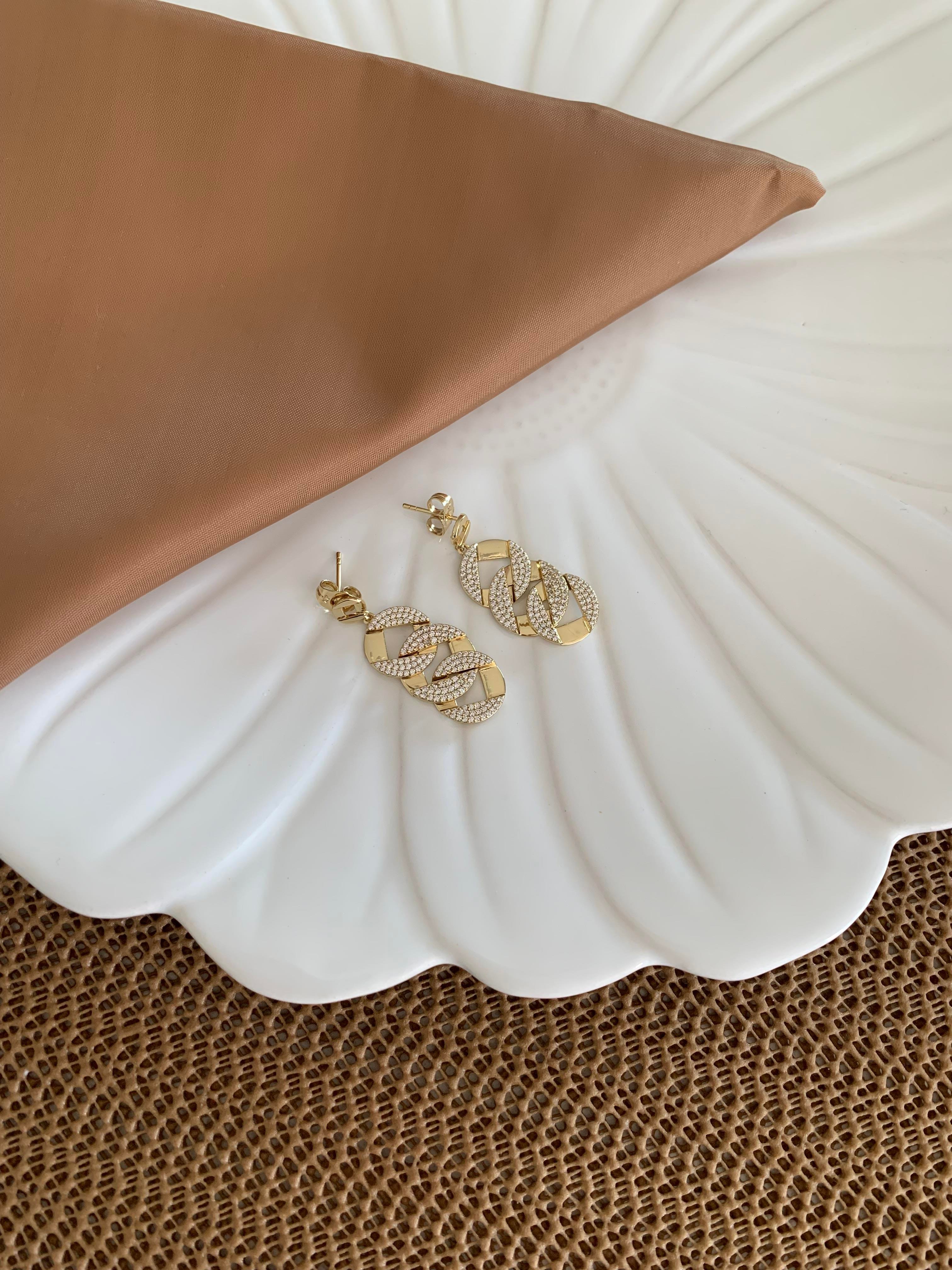 Vip Gold Zirkon Taşlı İç İçe Geçme Daire Tasarım Küpe