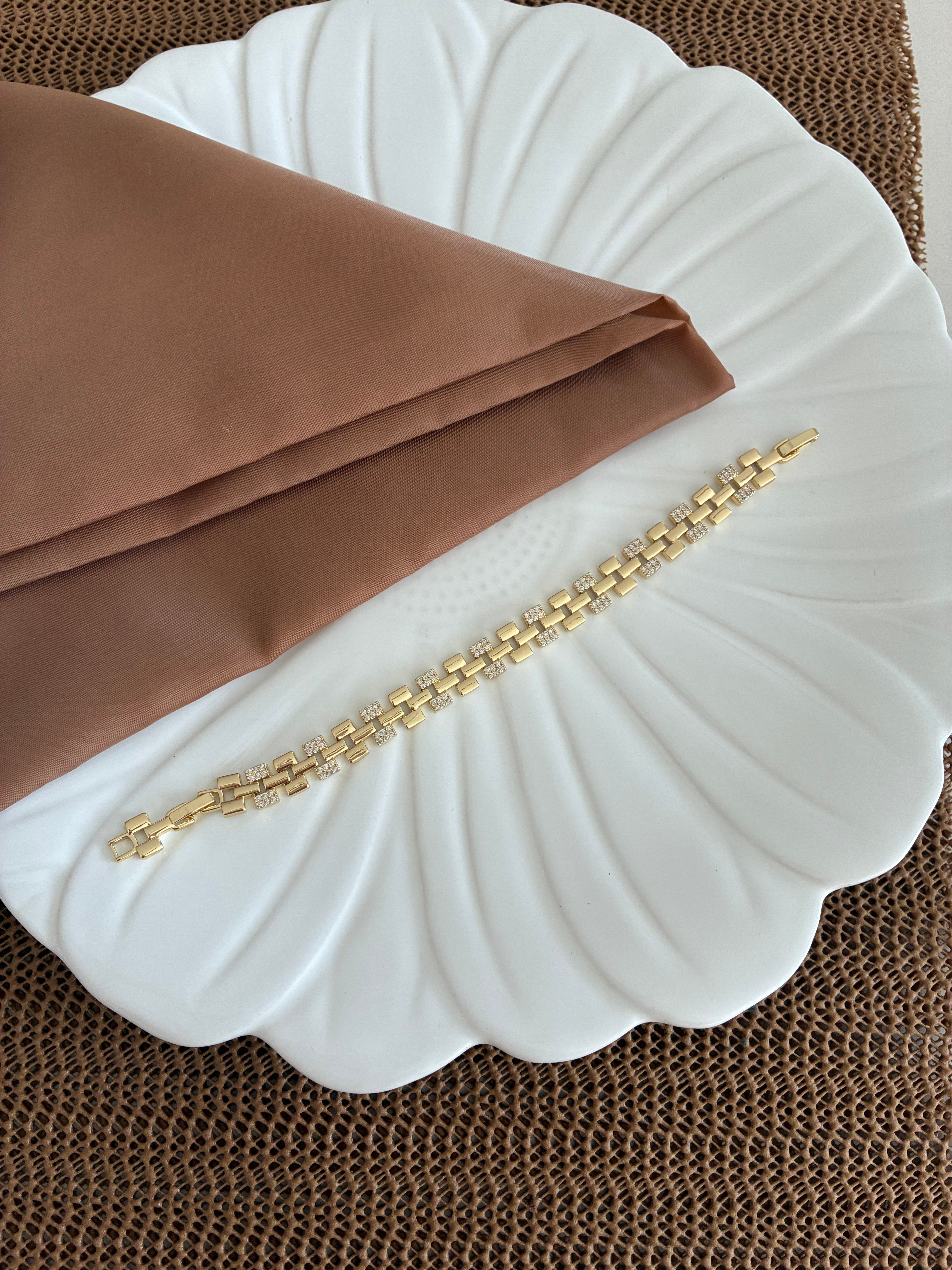 Vip Gold Zirkon Taşlı İç İçe Geçme Kare Detaylı Bileklik