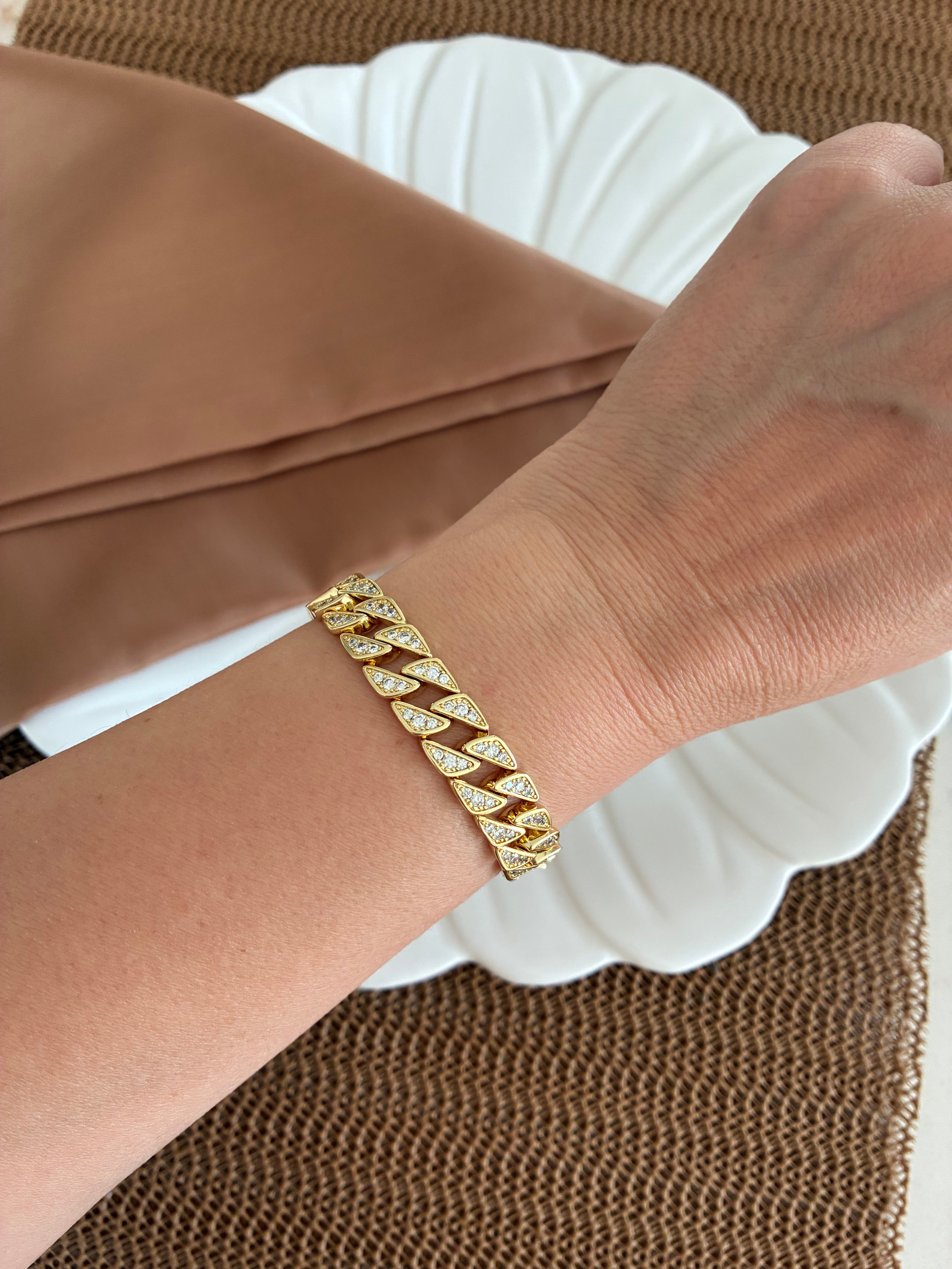 Vip Gold Zirkon Taşlı İki Sıra Üçgen Detaylı Bileklik