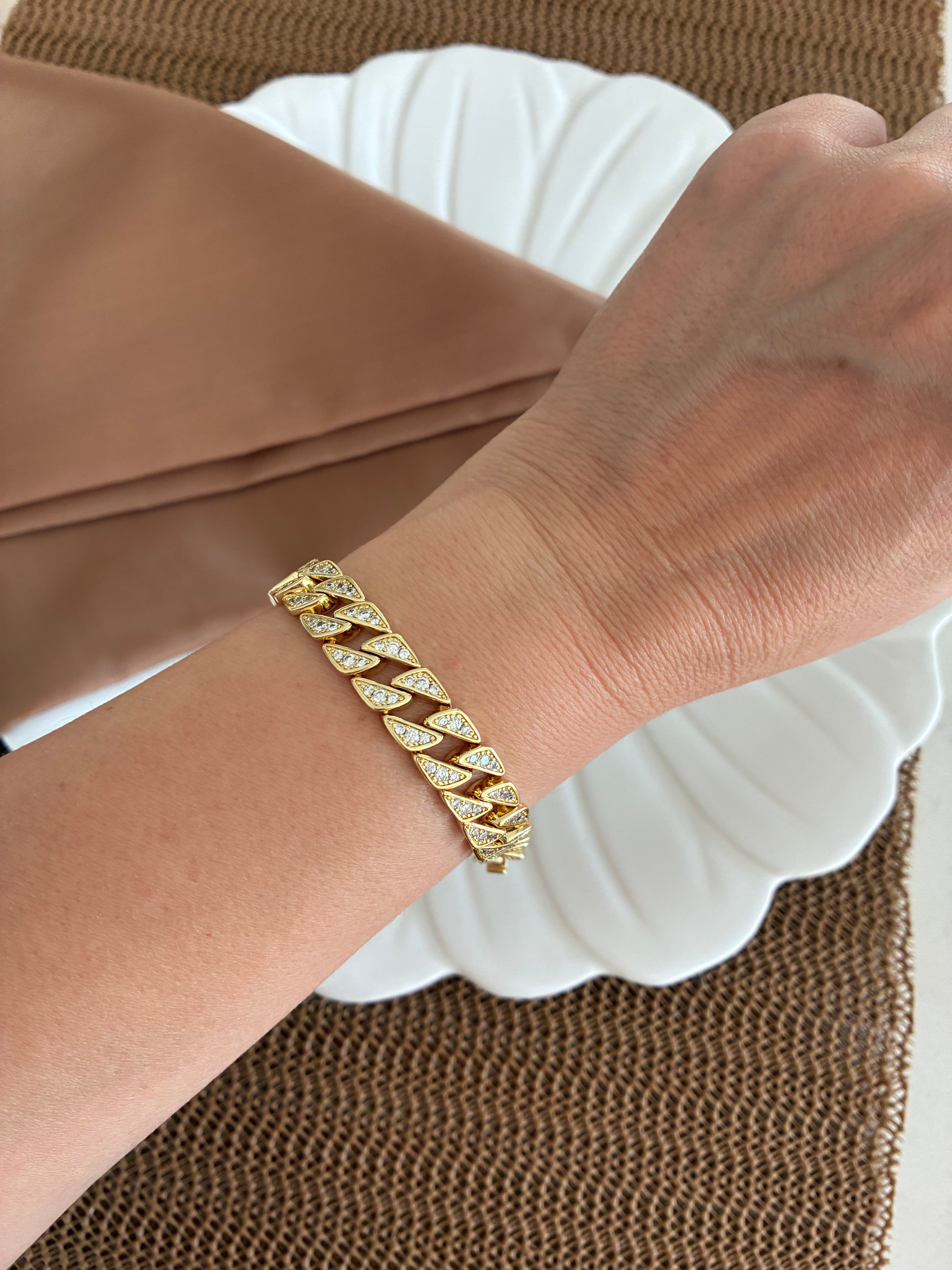 Vip Gold Zirkon Taşlı İki Sıra Üçgen Detaylı Bileklik