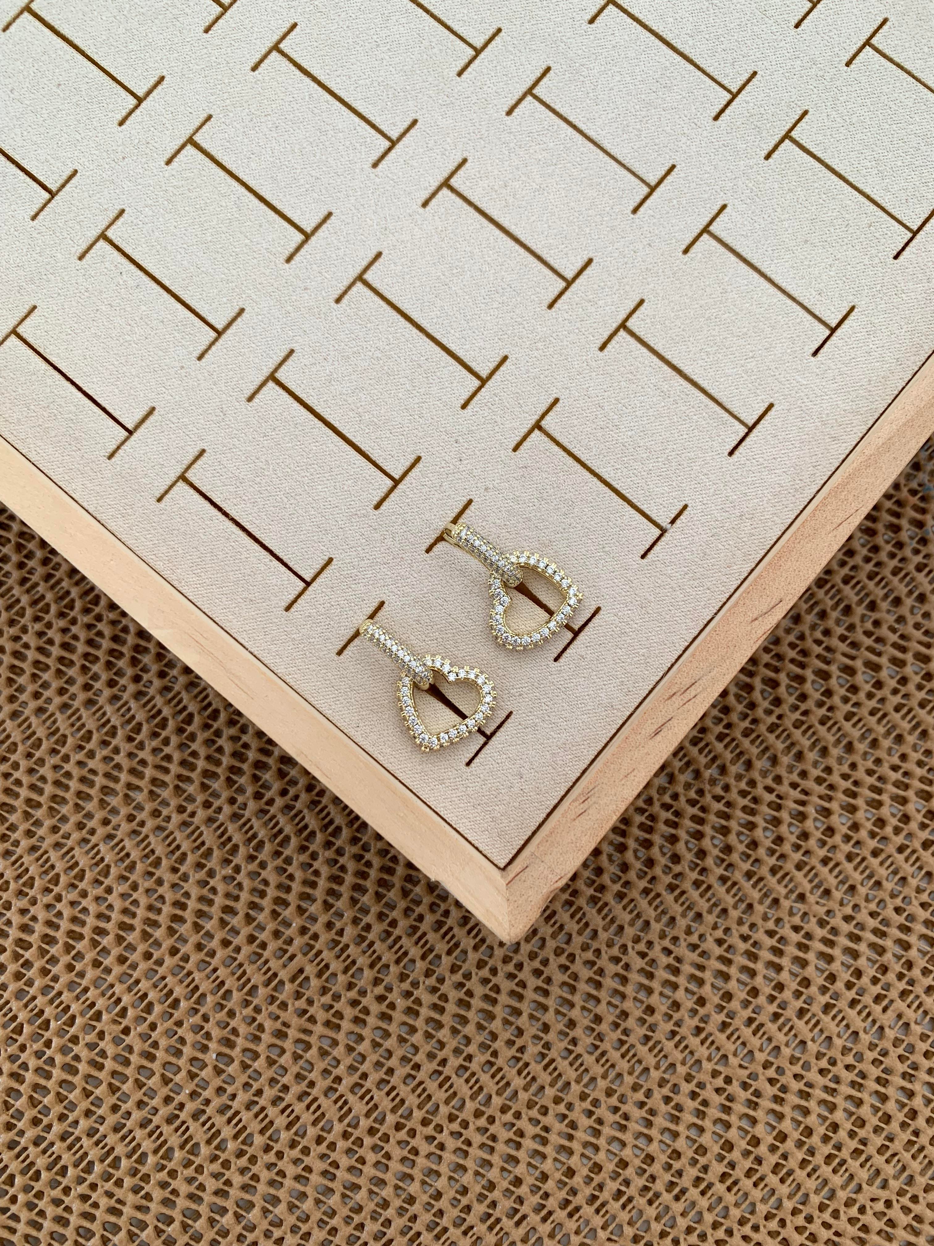 Vip Gold Zirkon Taşlı Kalp Sallantılı Tasarım Küpe