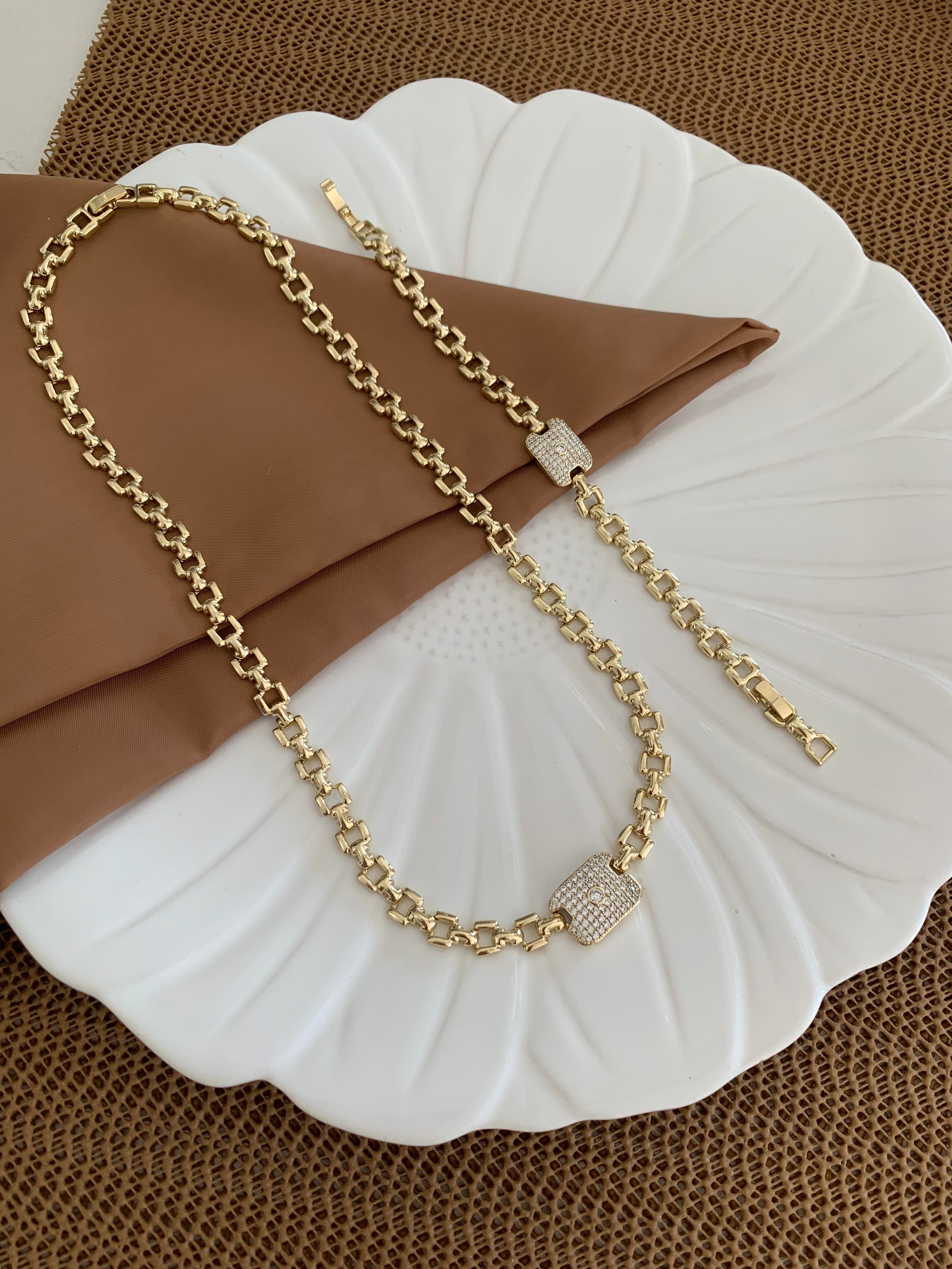 Vip Gold Zirkon Taşlı Kare Kolye Bileklik Set