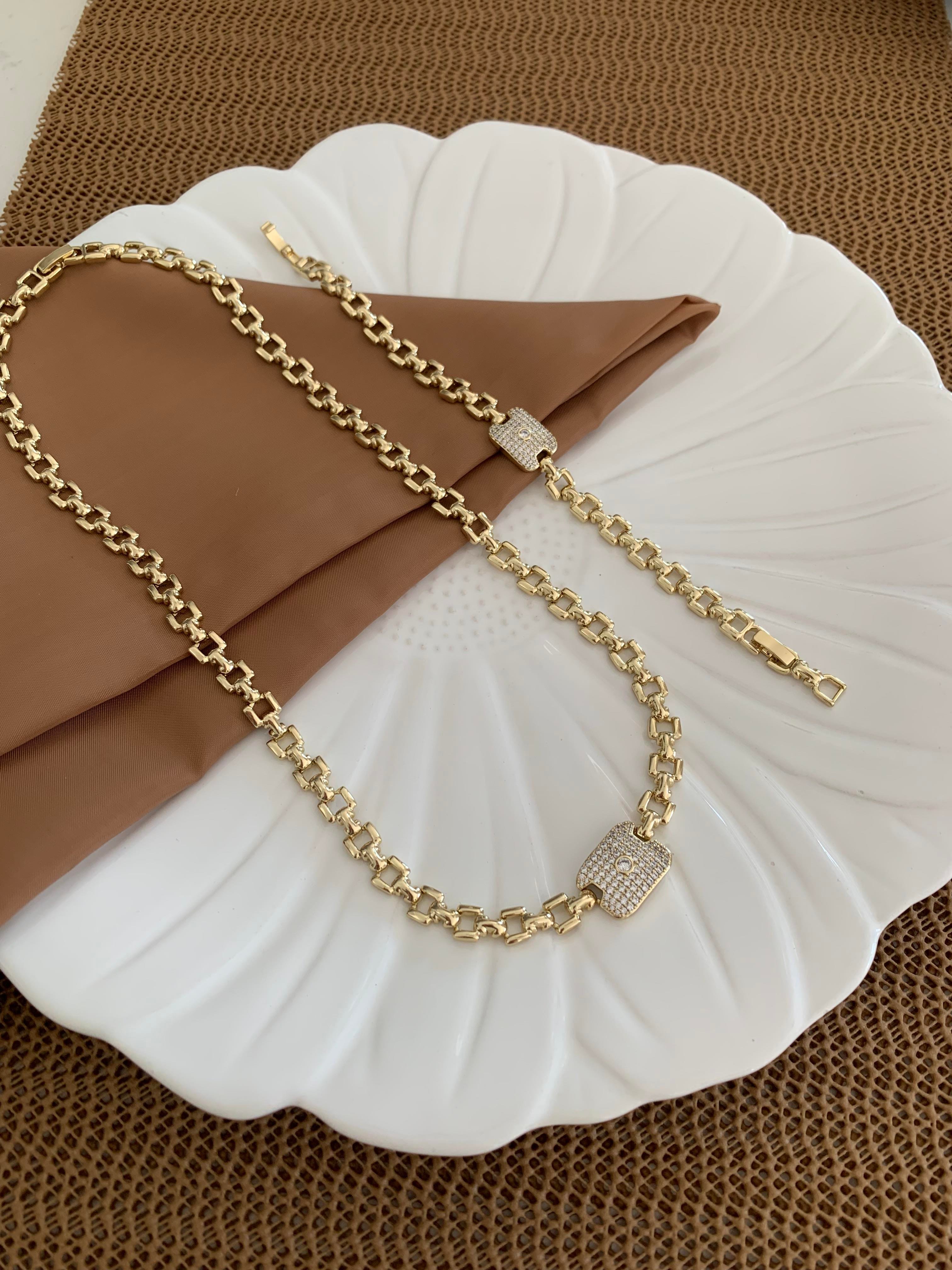 Vip Gold Zirkon Taşlı Kare Kolye Bileklik Set