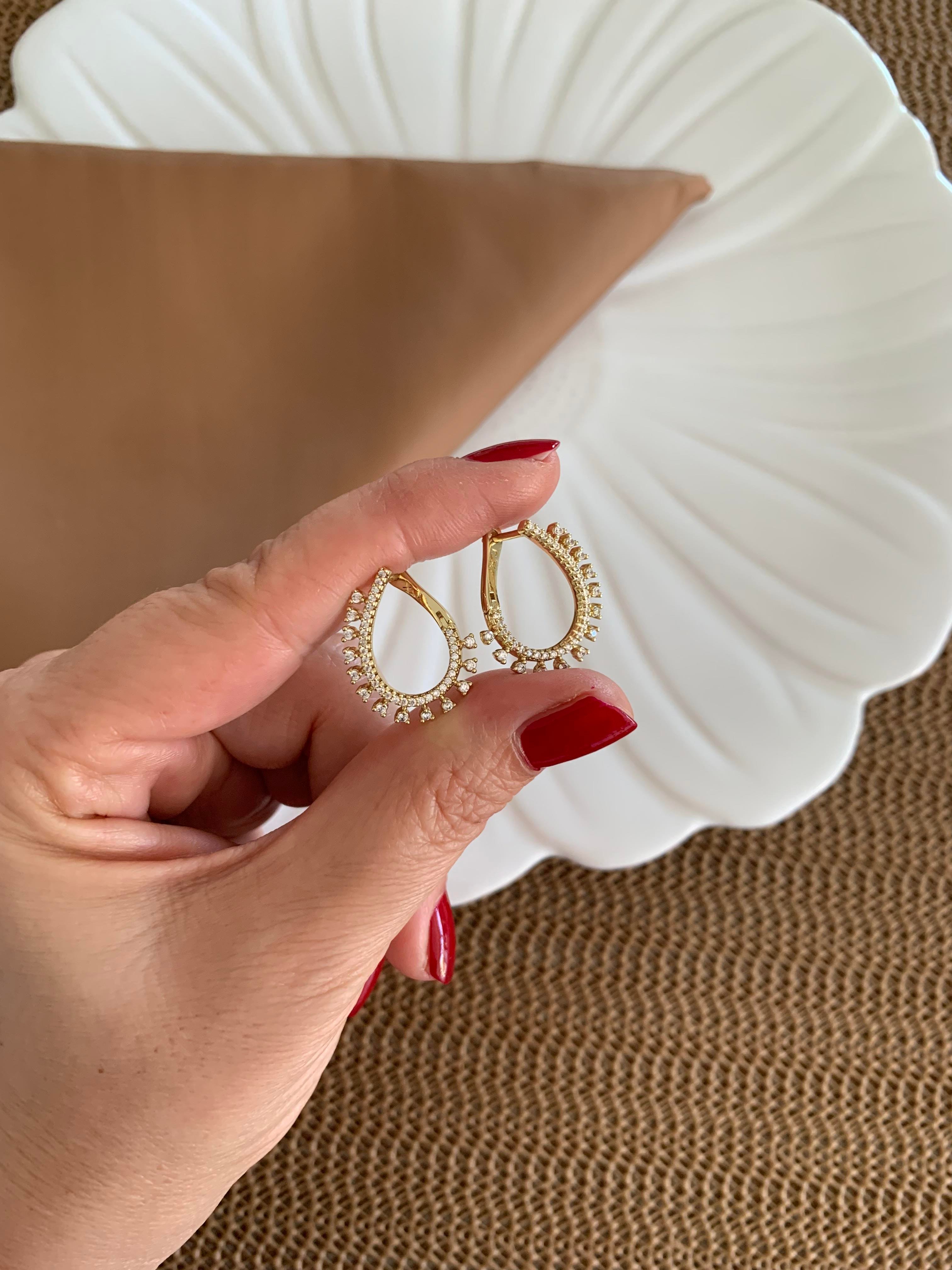 Vip Gold Zirkon Taşlı Kenarı Üçgen Ay Tasarım Küpe