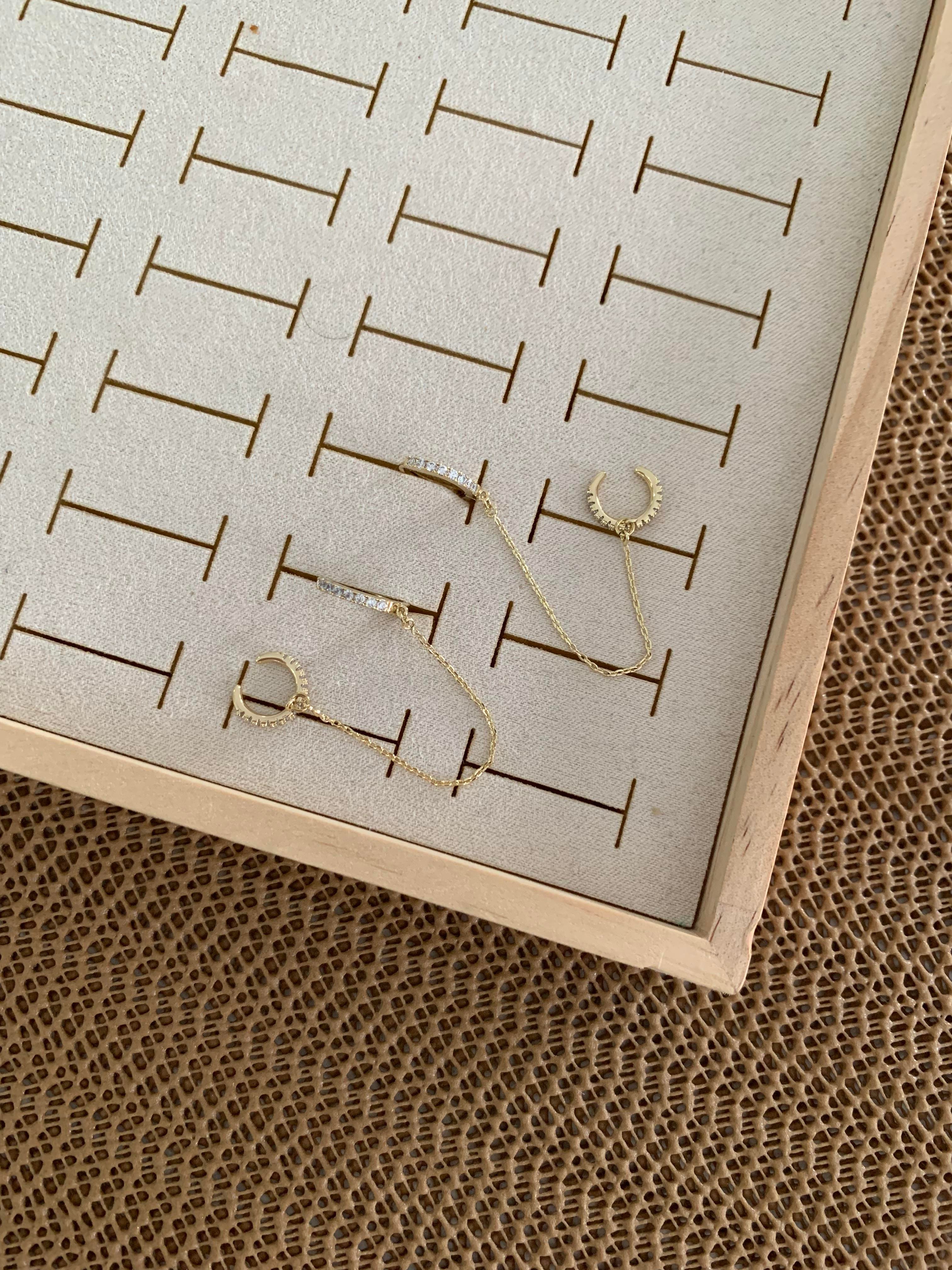Vip Gold Zirkon Taşlı Kıkırdak Geçmeli Tasarım Küpe