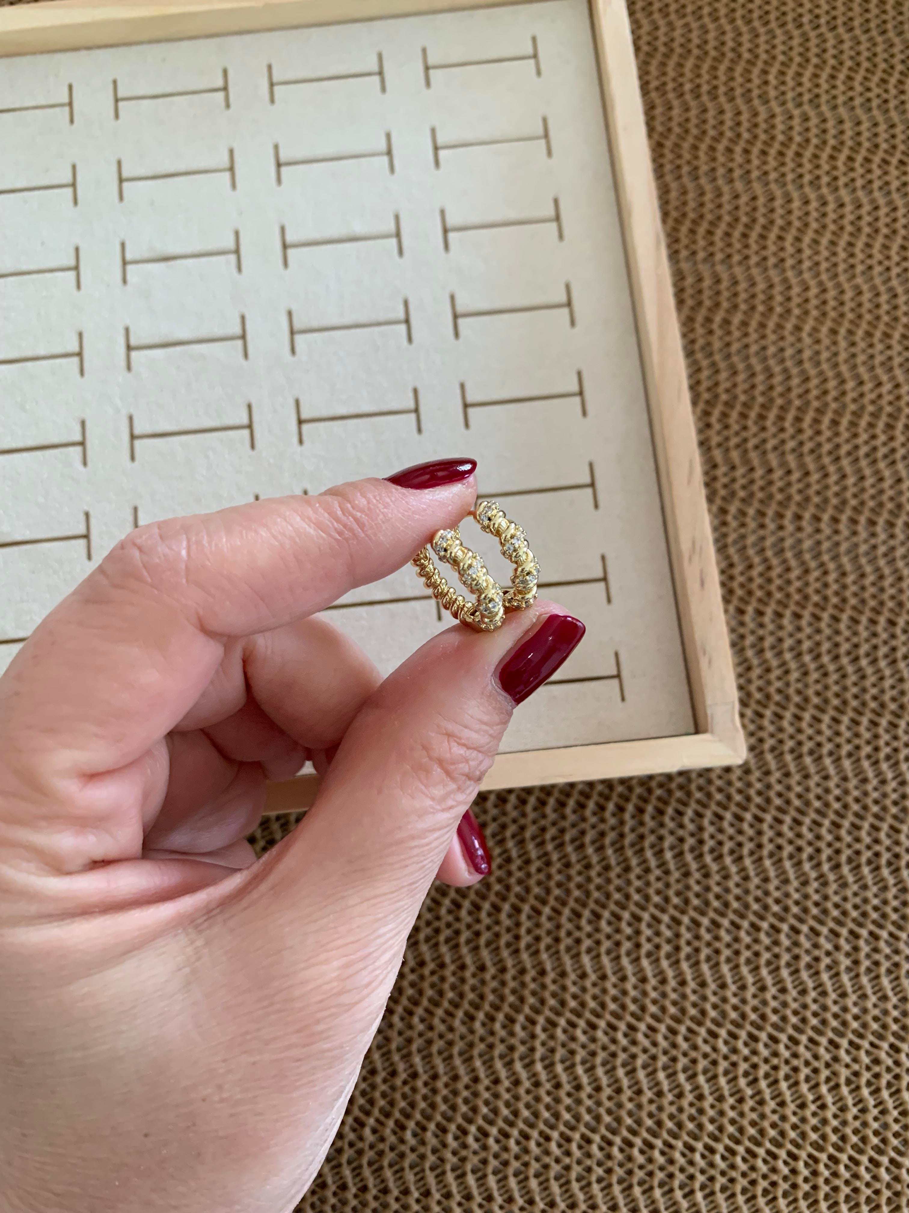 Vip Gold Zirkon Taşlı Kıvrımlı Halka Küpe