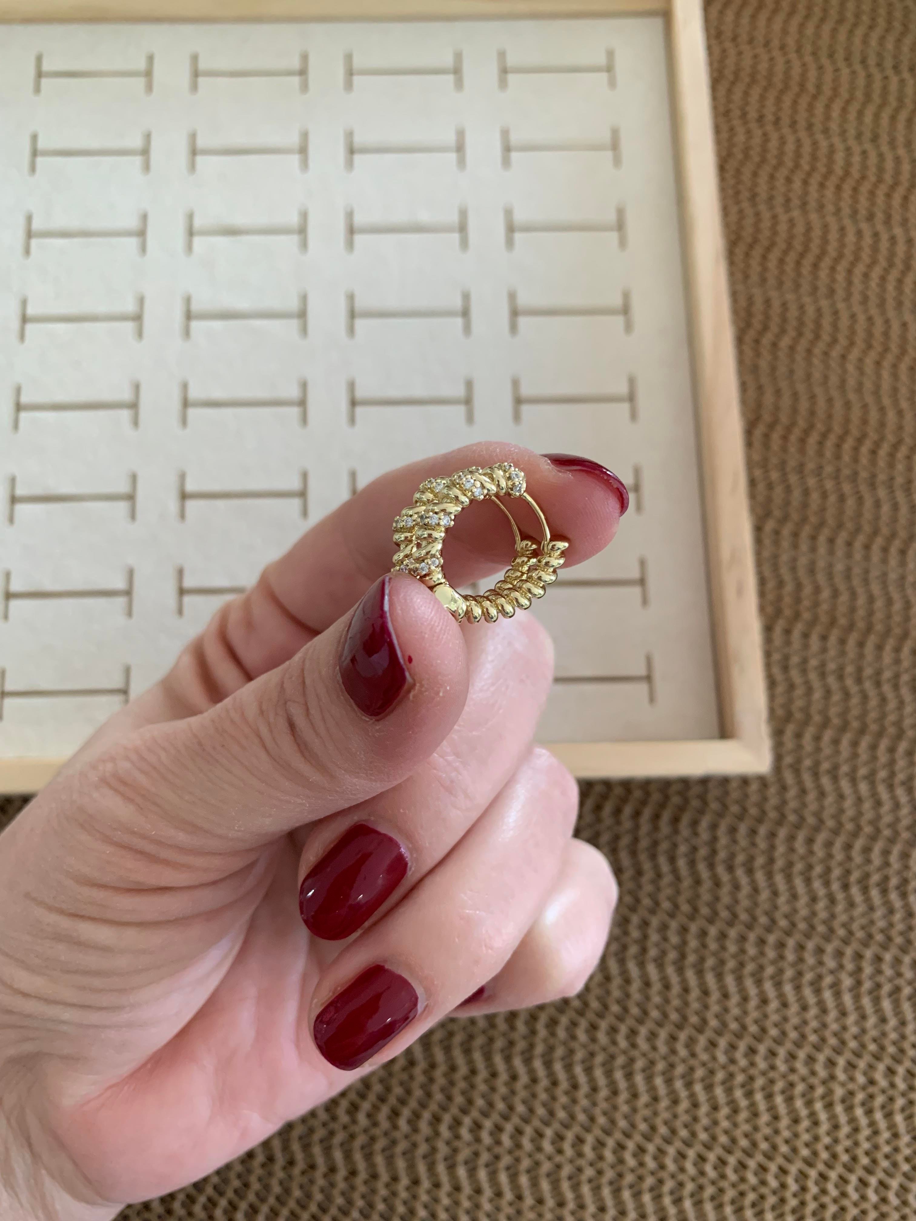 Vip Gold Zirkon Taşlı Kıvrımlı Halka Küpe