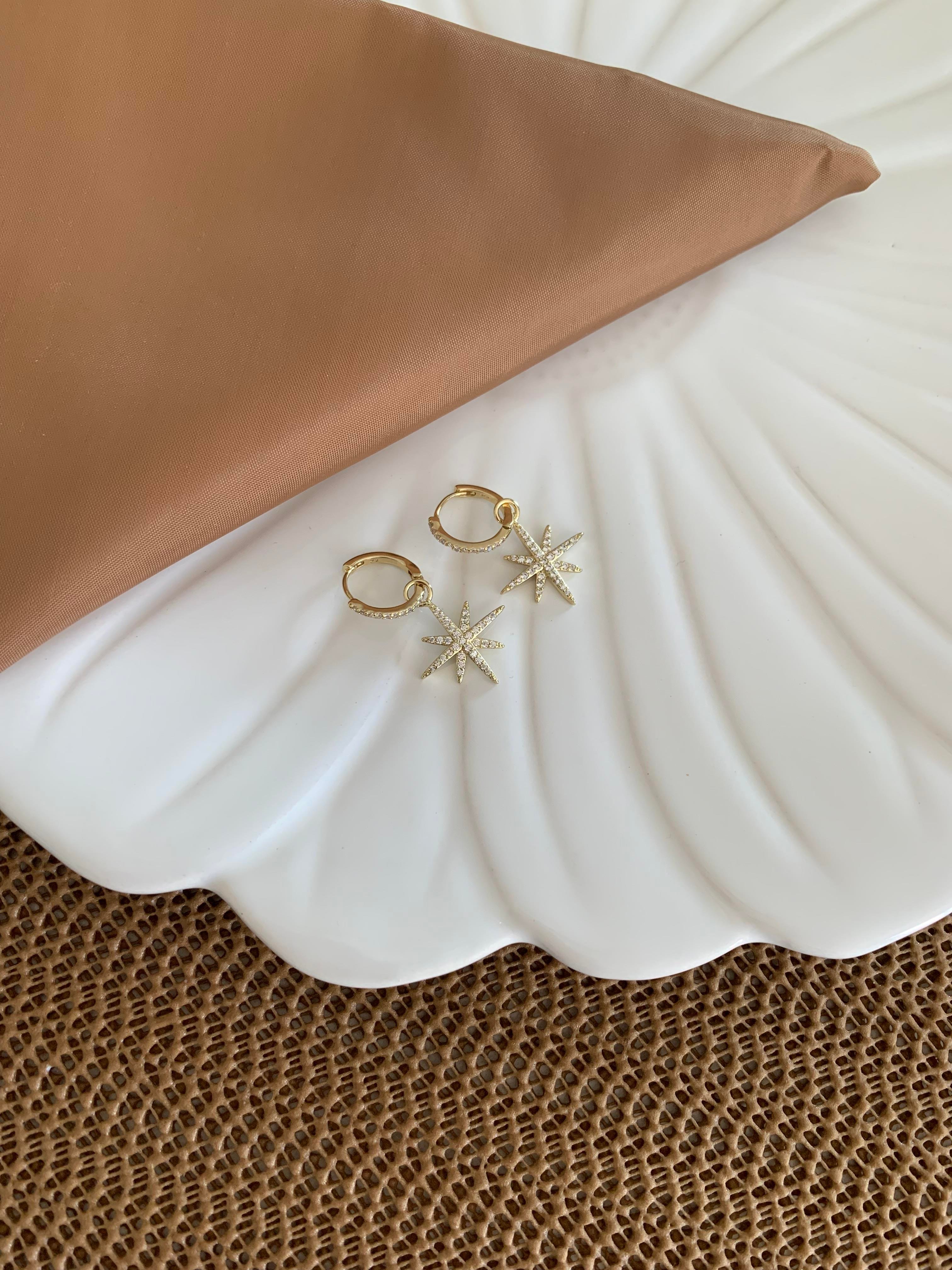 Vip Gold Zirkon Taşlı Kutup Yıldız Halka Küpe