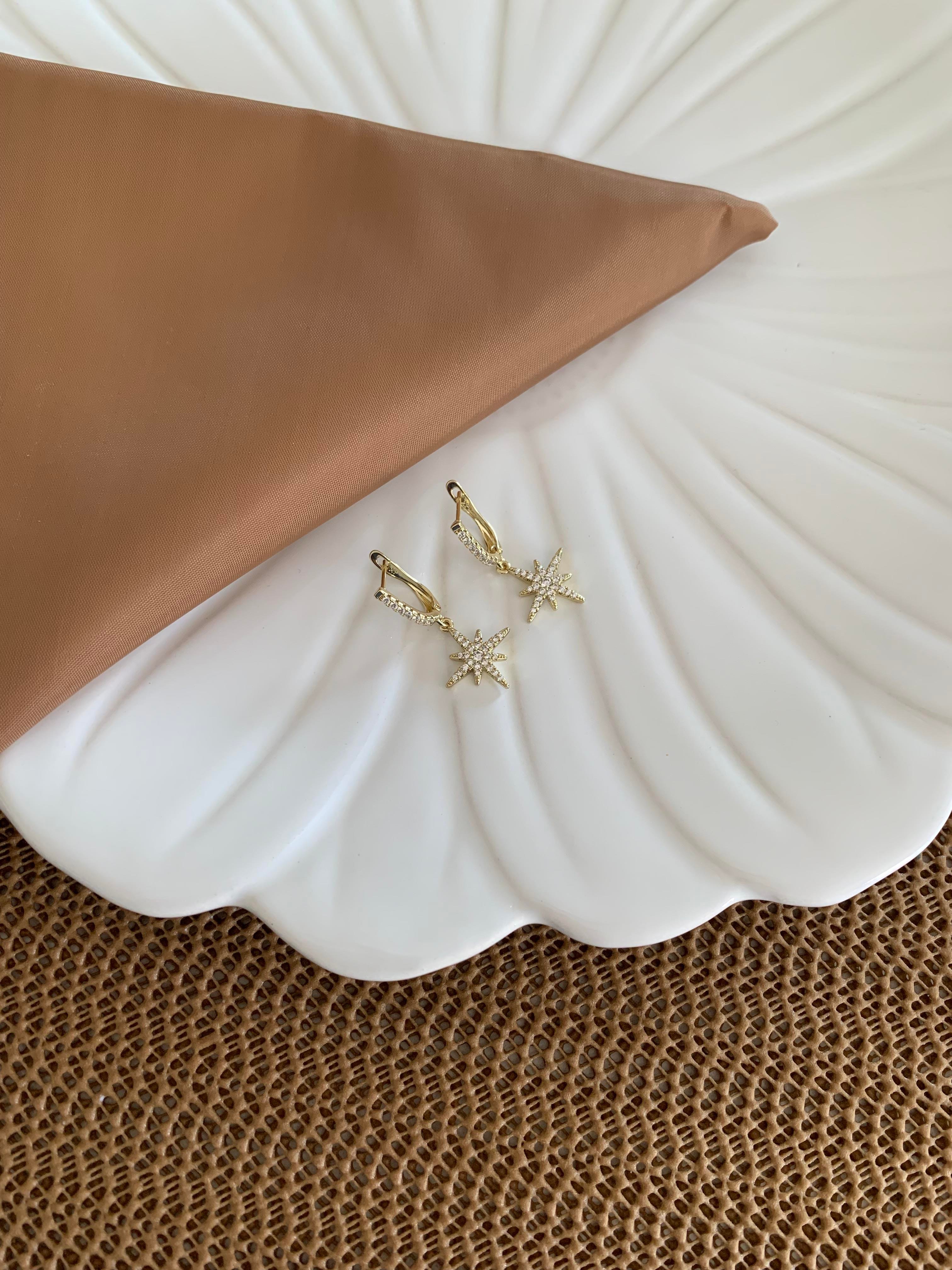 Vip Gold Zirkon Taşlı Kutup Yıldız U Küpe
