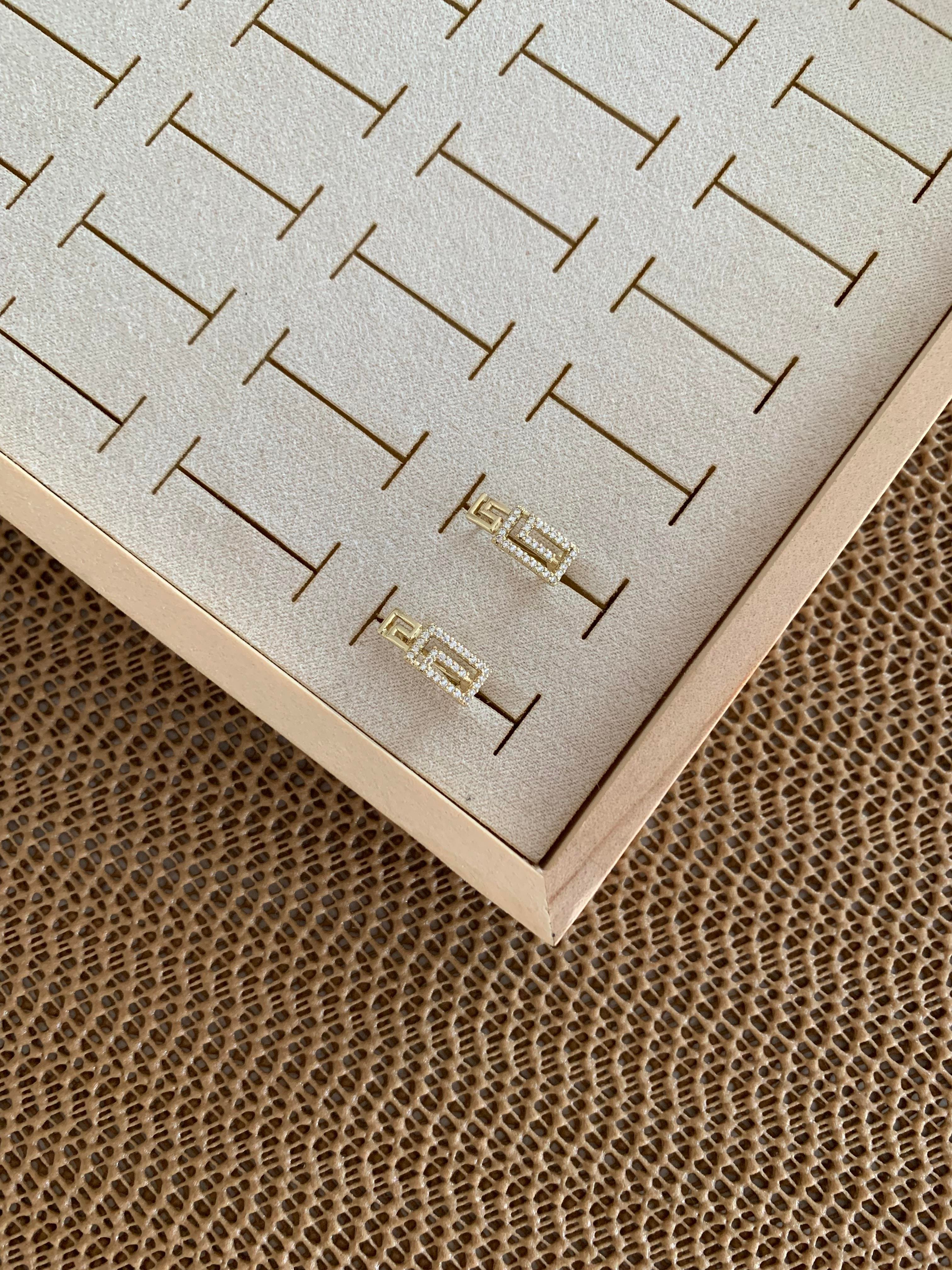 Vip Gold Zirkon Taşlı Marka U Küpe