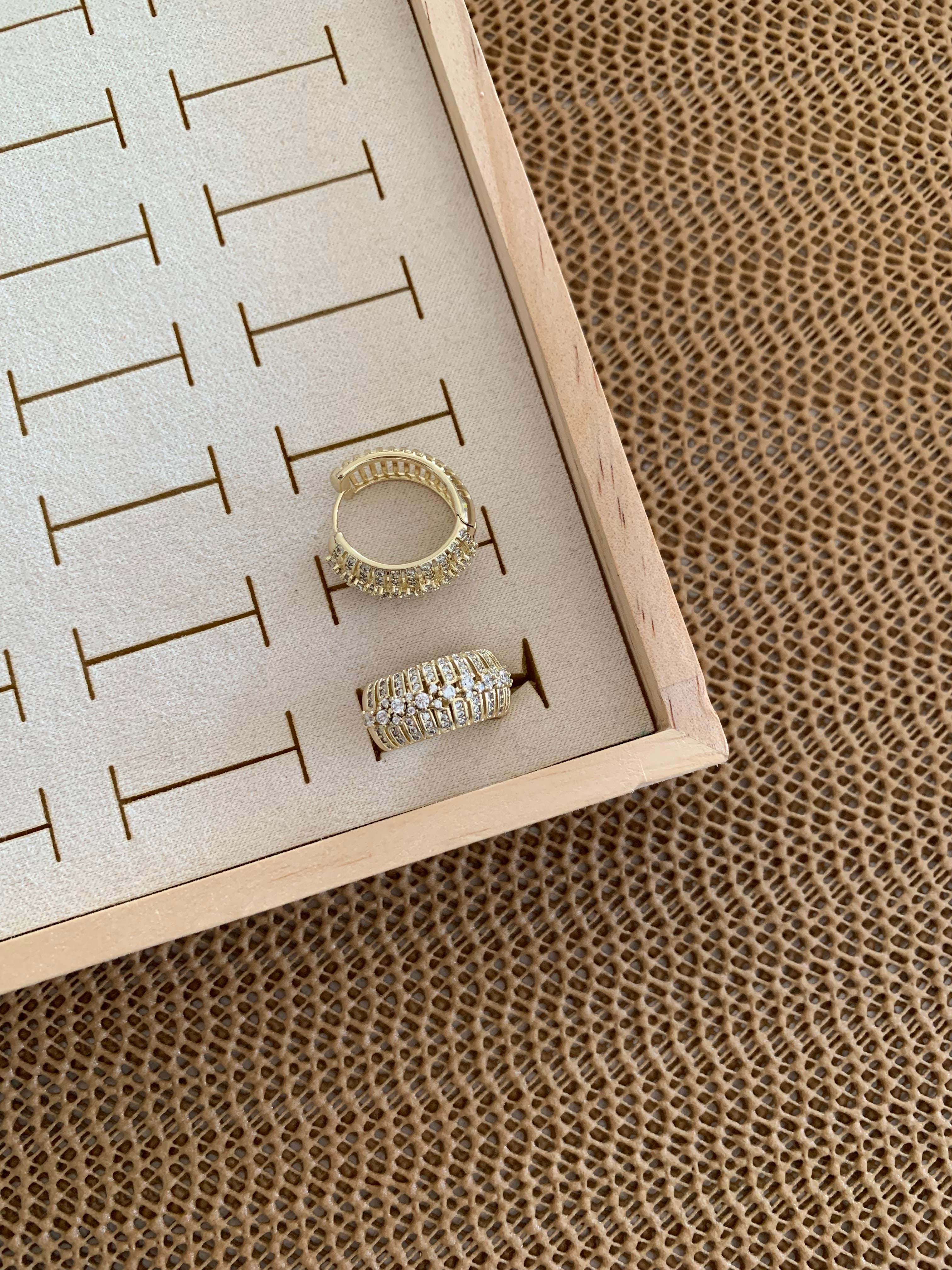 Vip Gold Zirkon Taşlı Ortası Kare Baget Taş Halka Küpe
