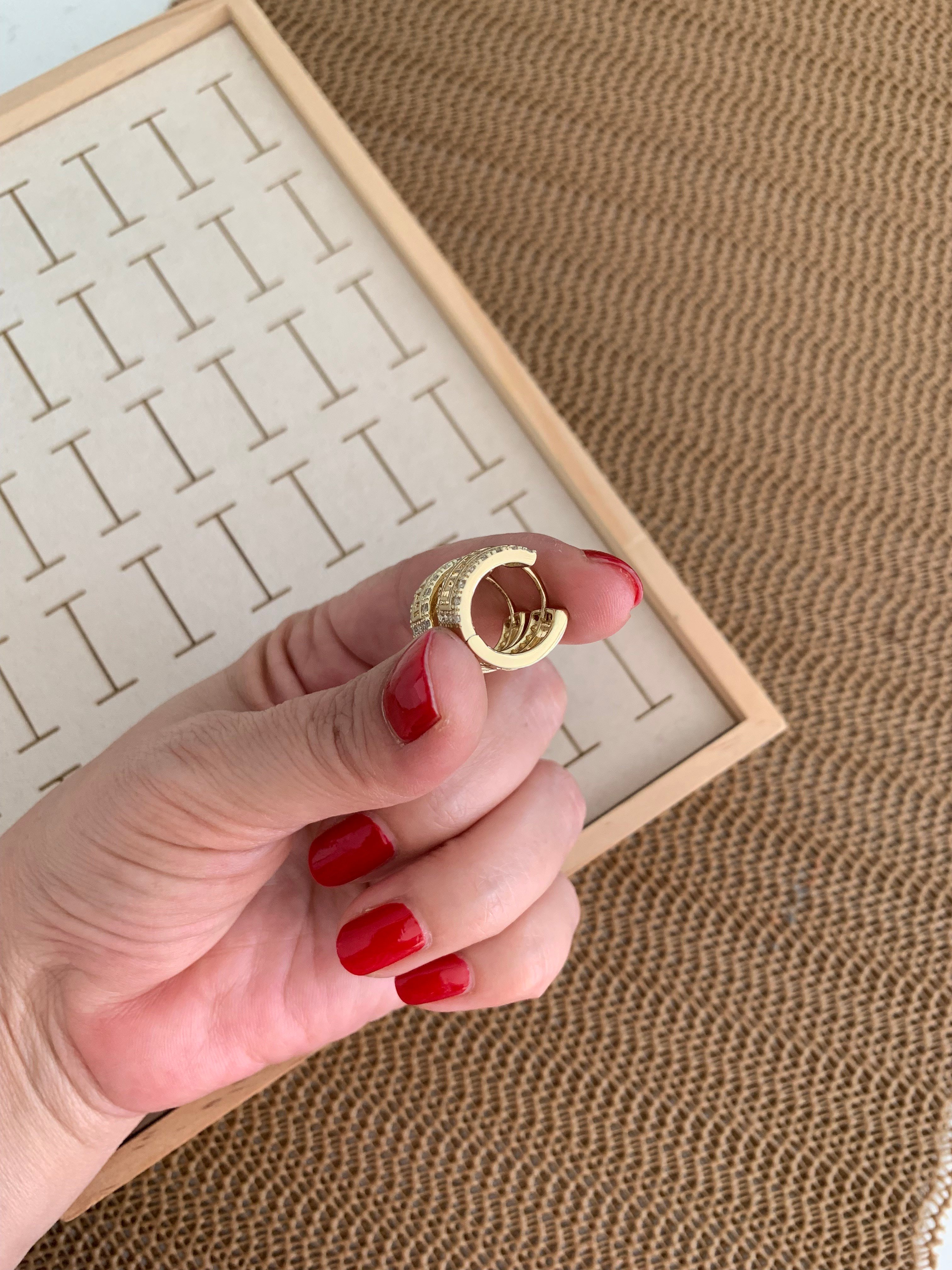 Vip Gold Zirkon Taşlı Ortası S Sıralı Halka Küpe