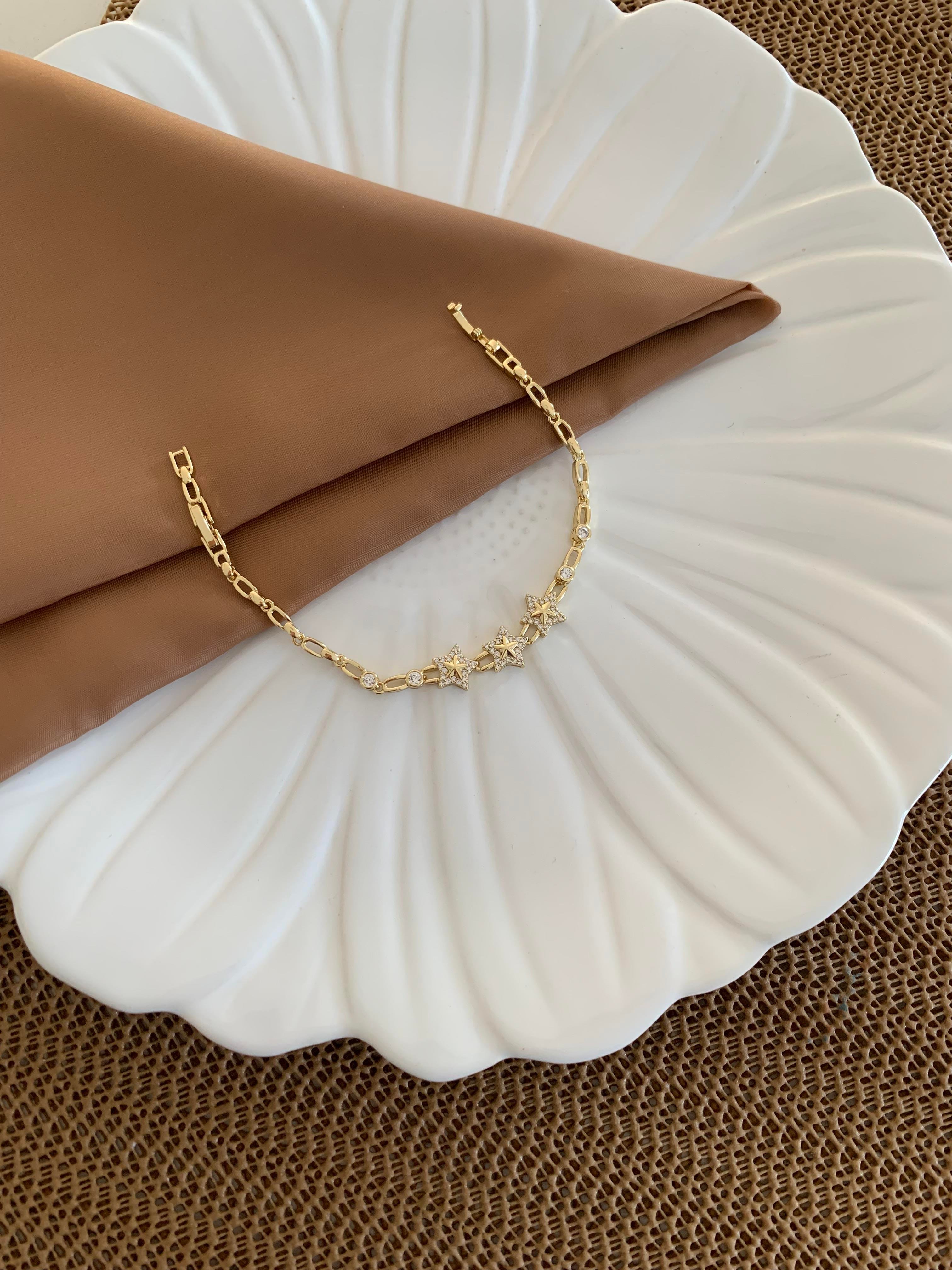 Vip Gold Zirkon Taşlı Ortası Üç Yıldız Bileklik