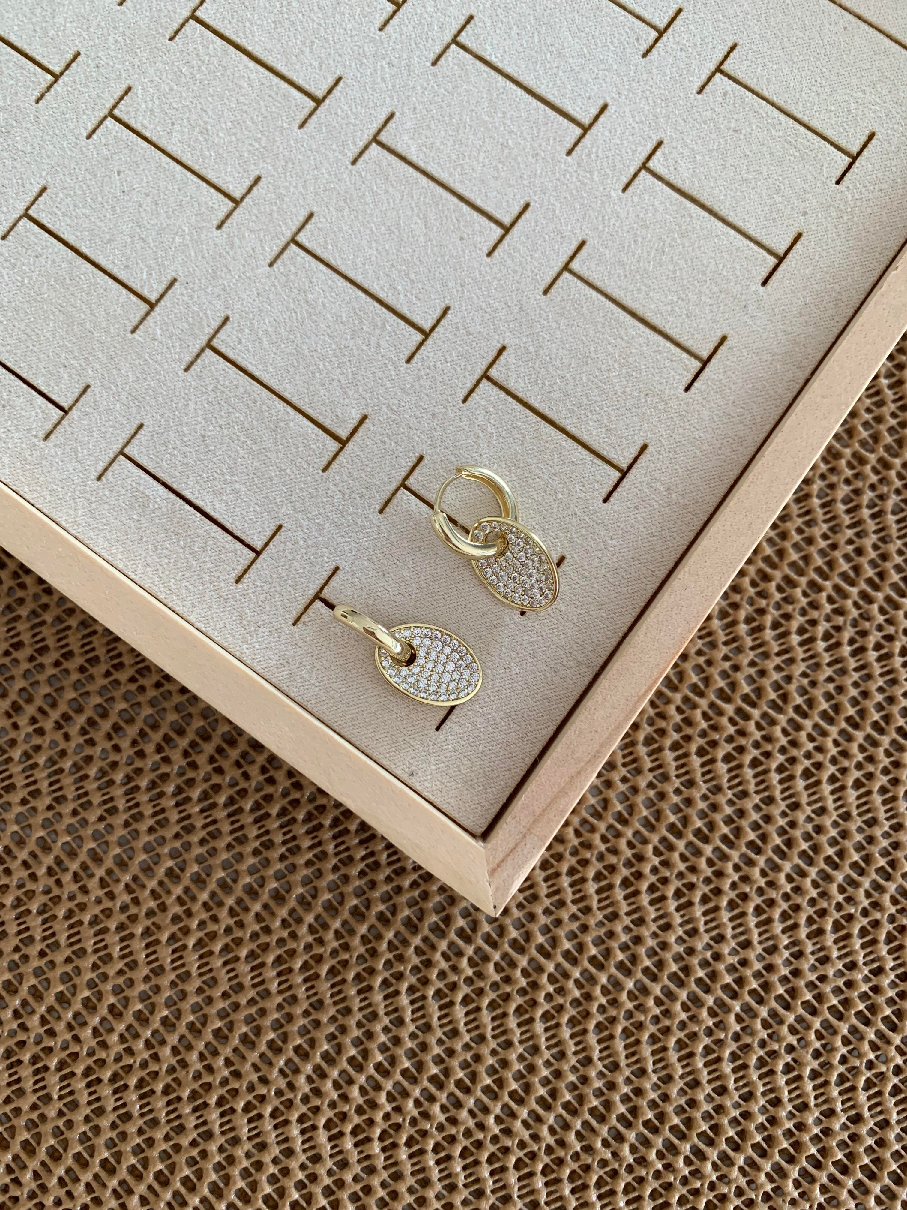 Vip Gold Zirkon Taşlı Oval Sallantılı Tasarım Küpe