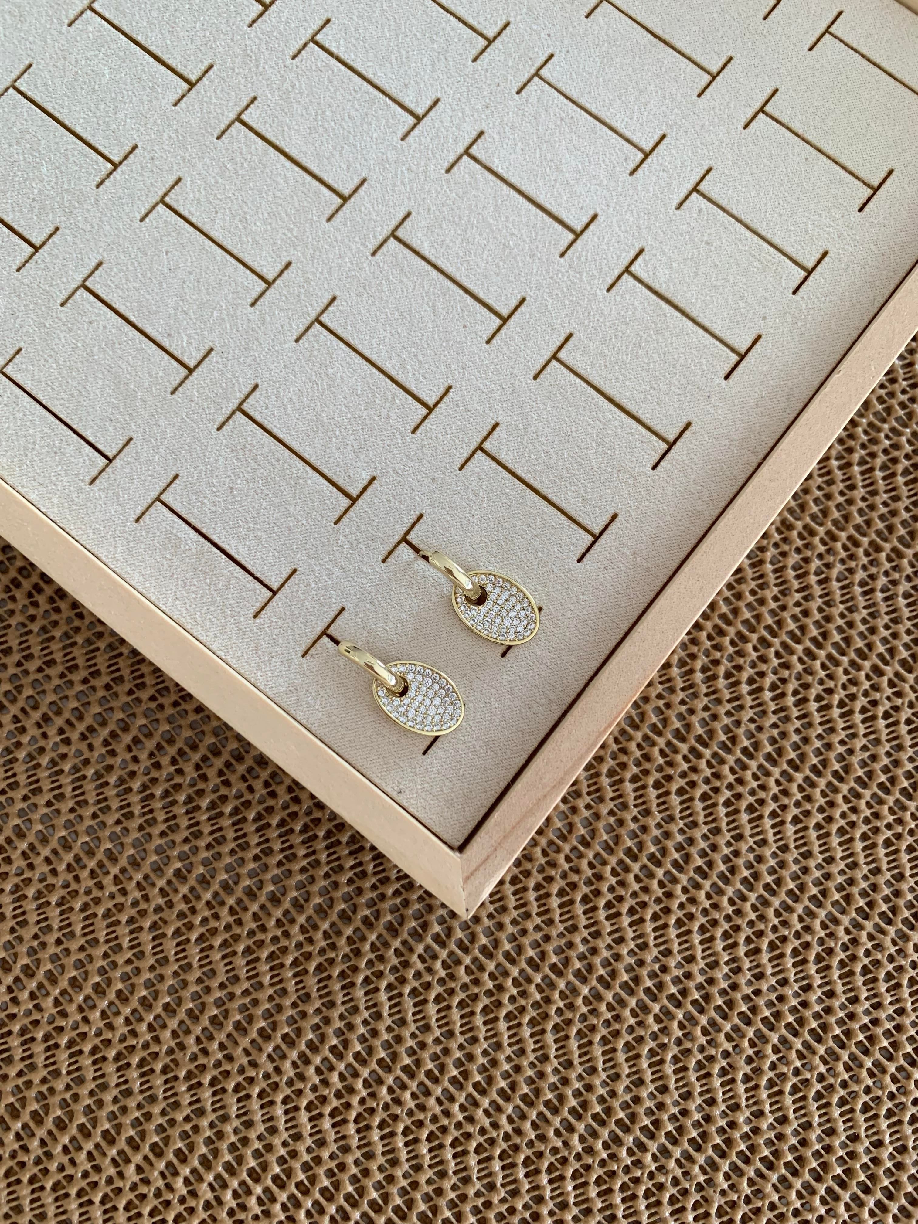 Vip Gold Zirkon Taşlı Oval Sallantılı Tasarım Küpe