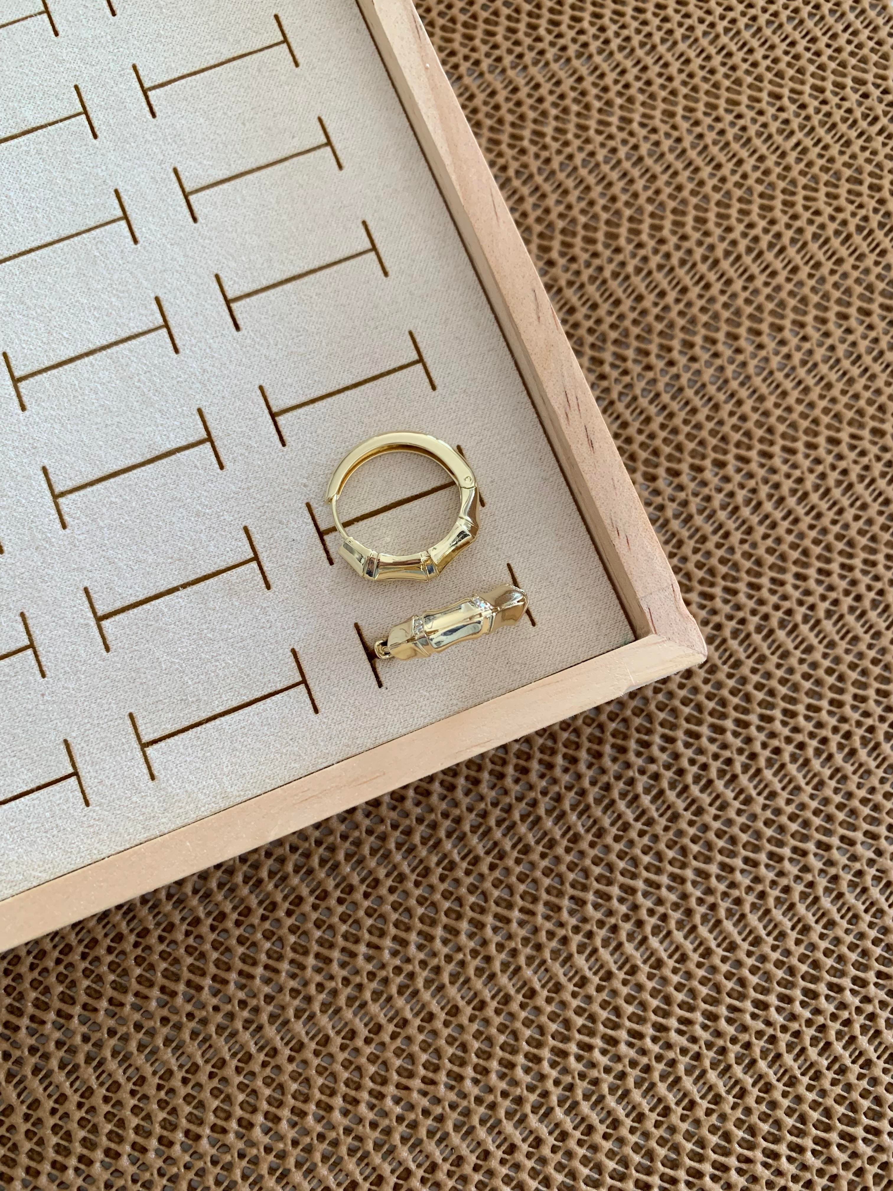 Vip Gold Zirkon Taşlı Plaka Biyeli Halka Küpe