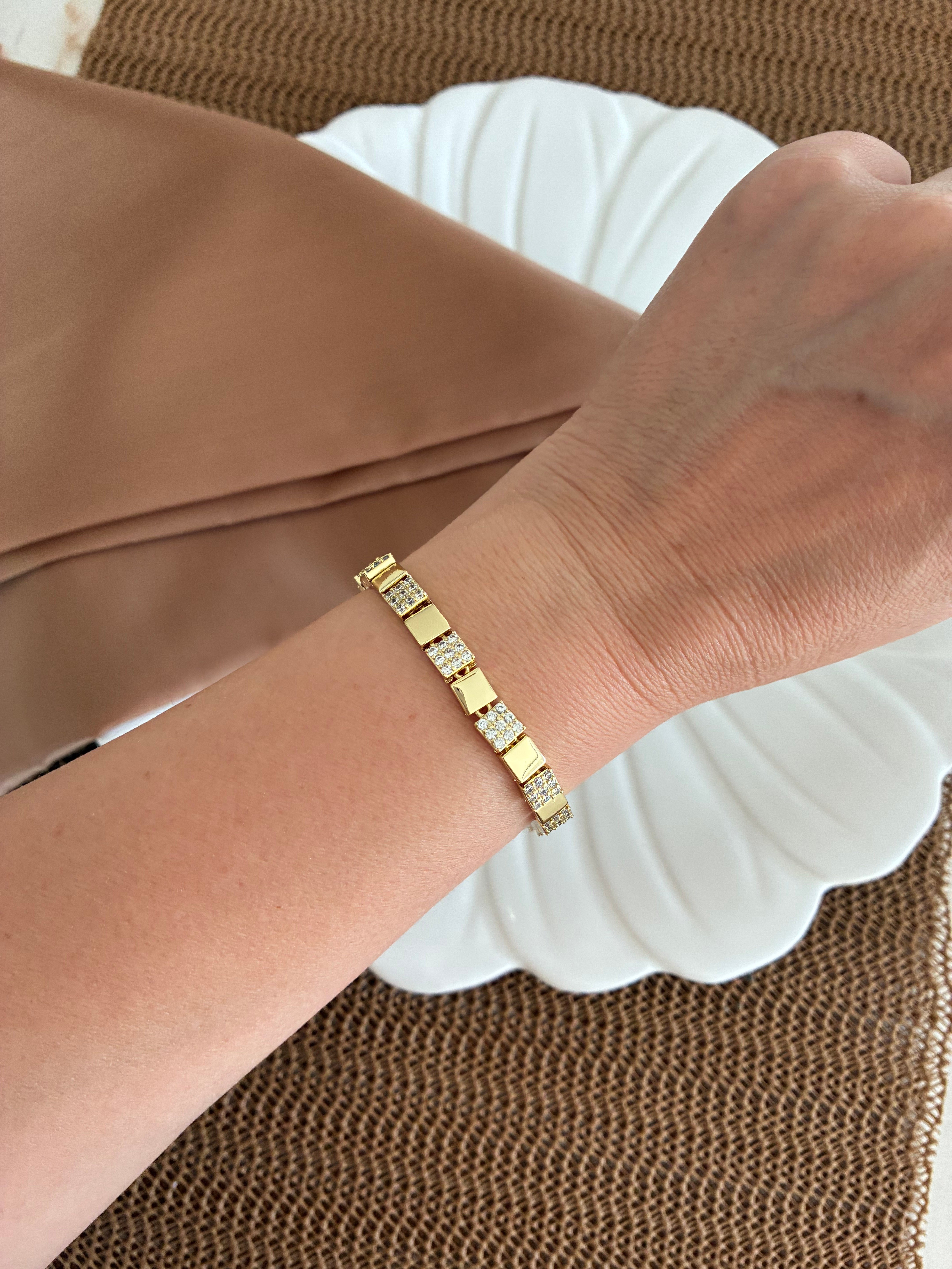 Vip Gold Zirkon Taşlı Plaka Büyük Kare Sıralı Bileklik