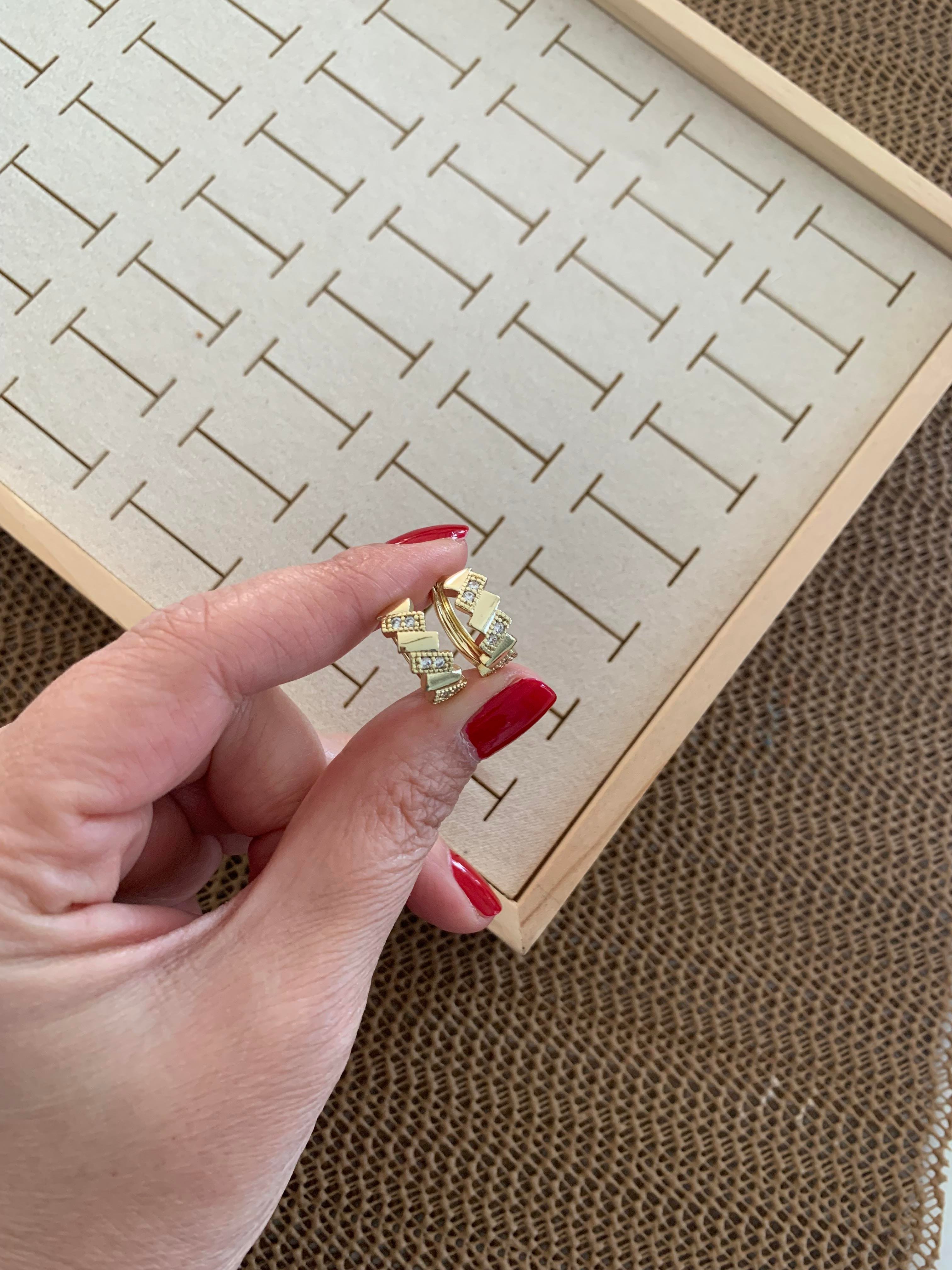 Vip Gold Zirkon Taşlı Plaka Çizgili Halka Küpe