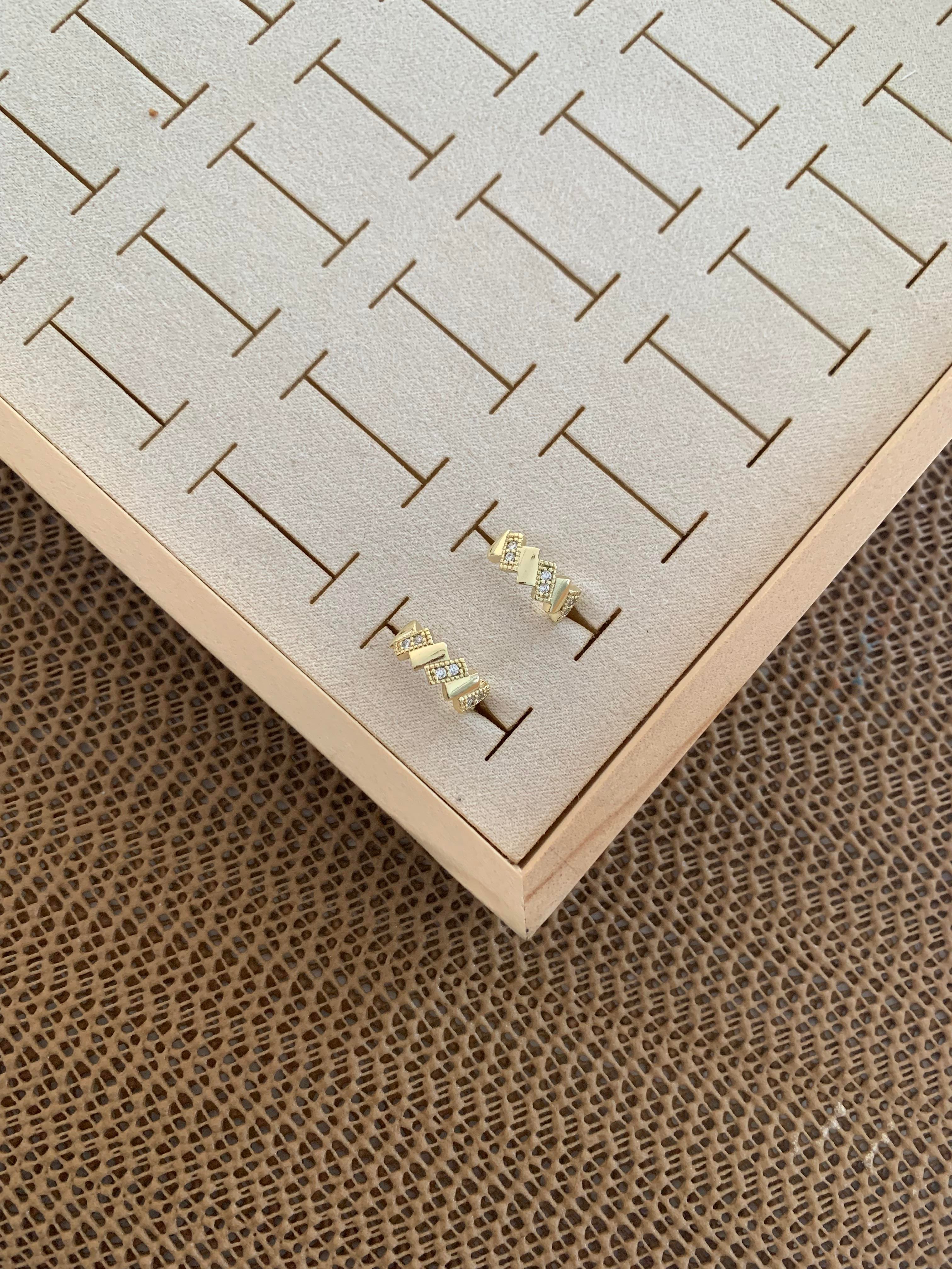Vip Gold Zirkon Taşlı Plaka Çizgili Halka Küpe